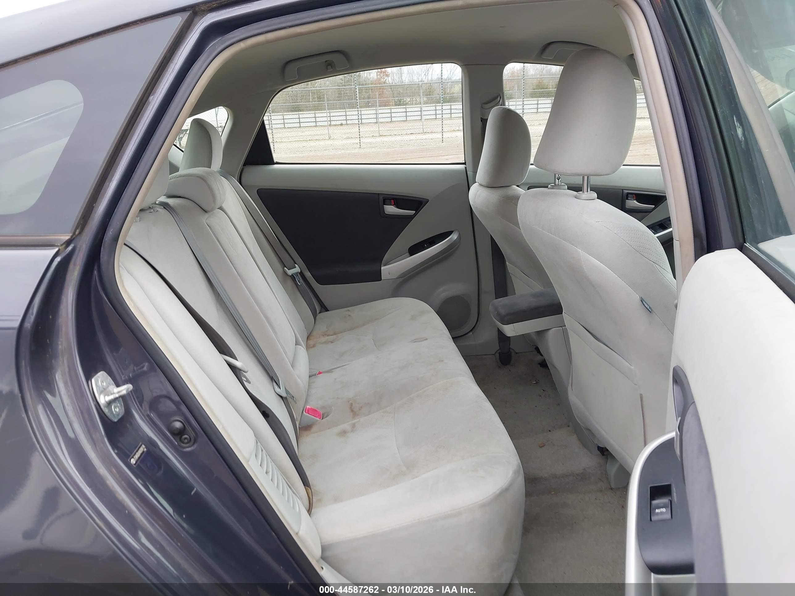 TOYOTA PRIUS image 8