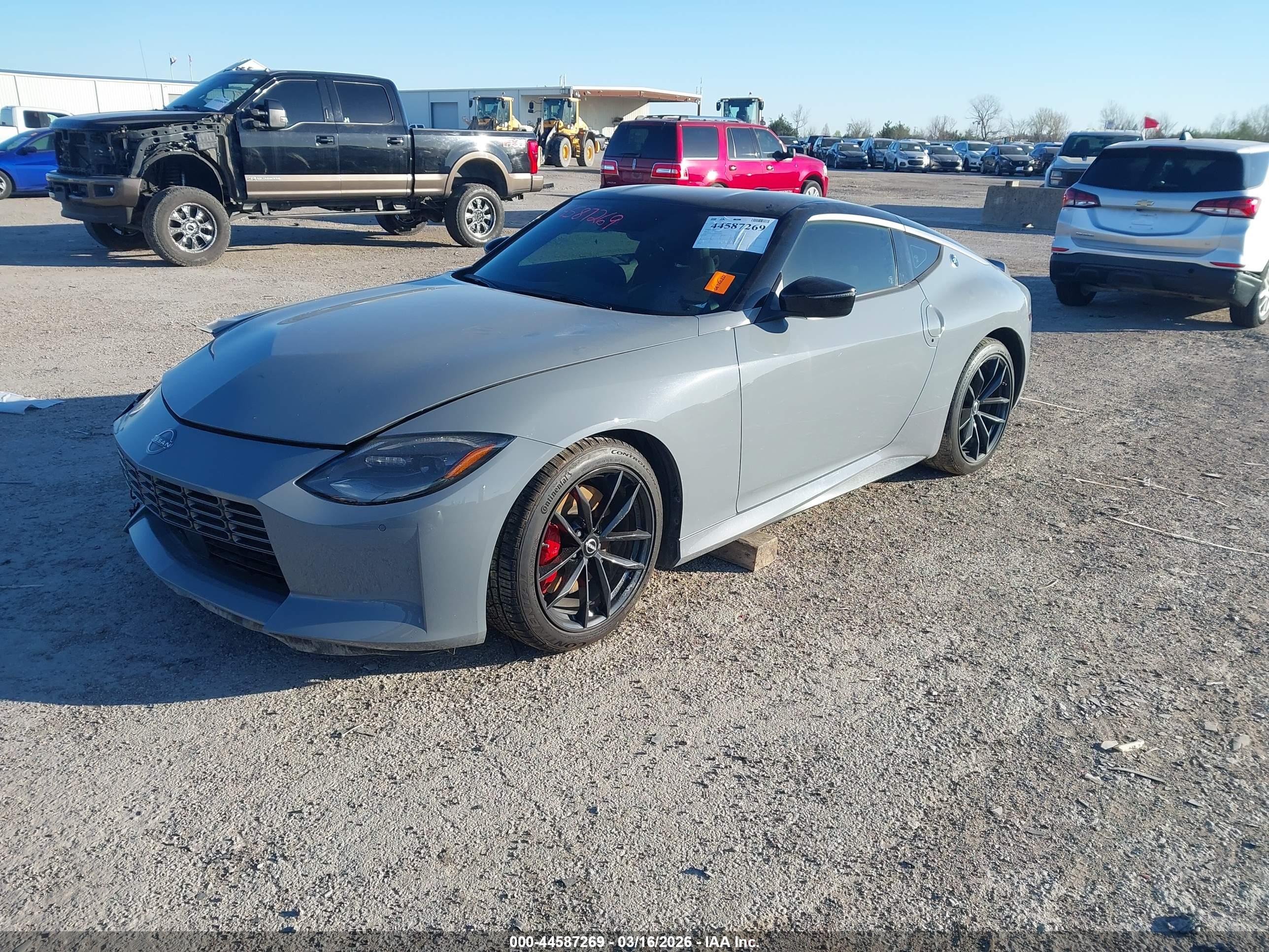 NISSAN Z image 2