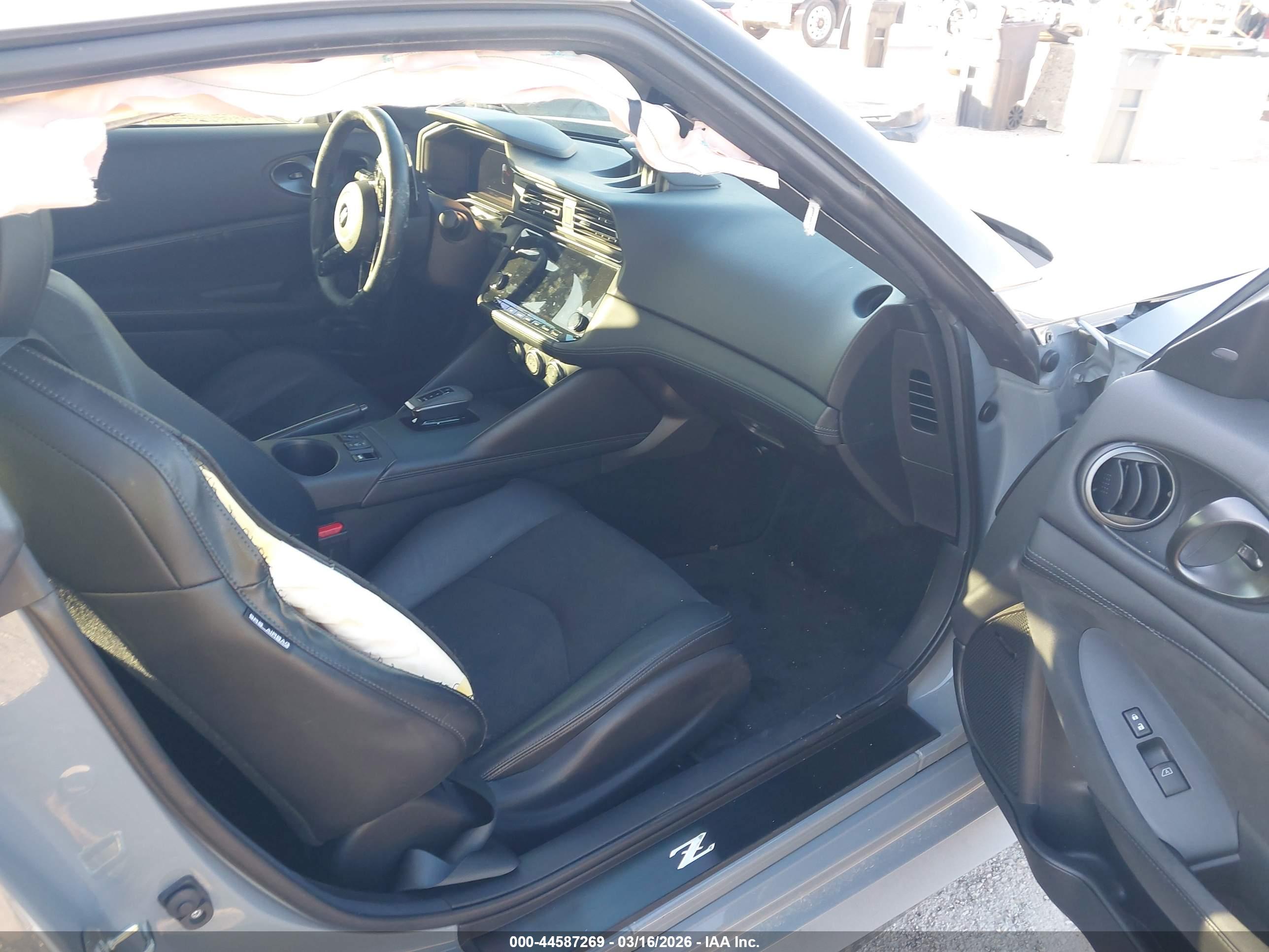 NISSAN Z image 5