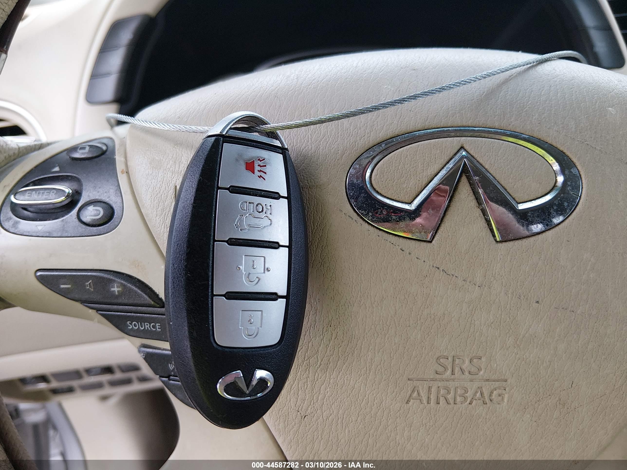 INFINITI JX35 image 11