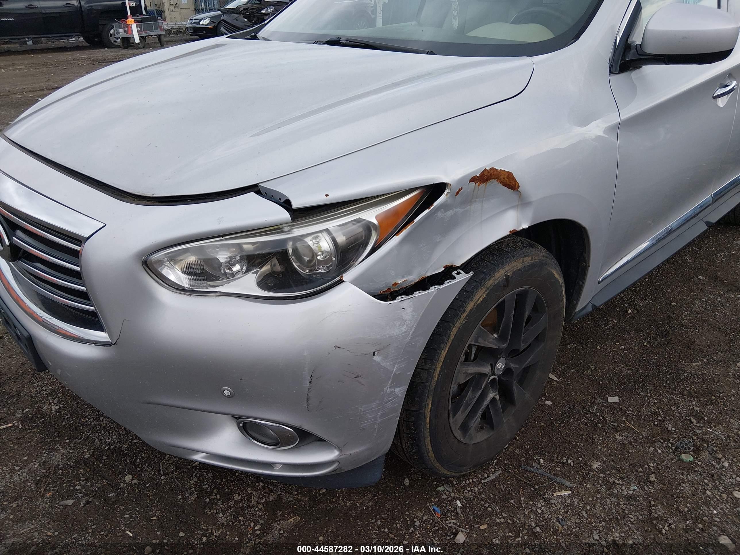 INFINITI JX35 image 6