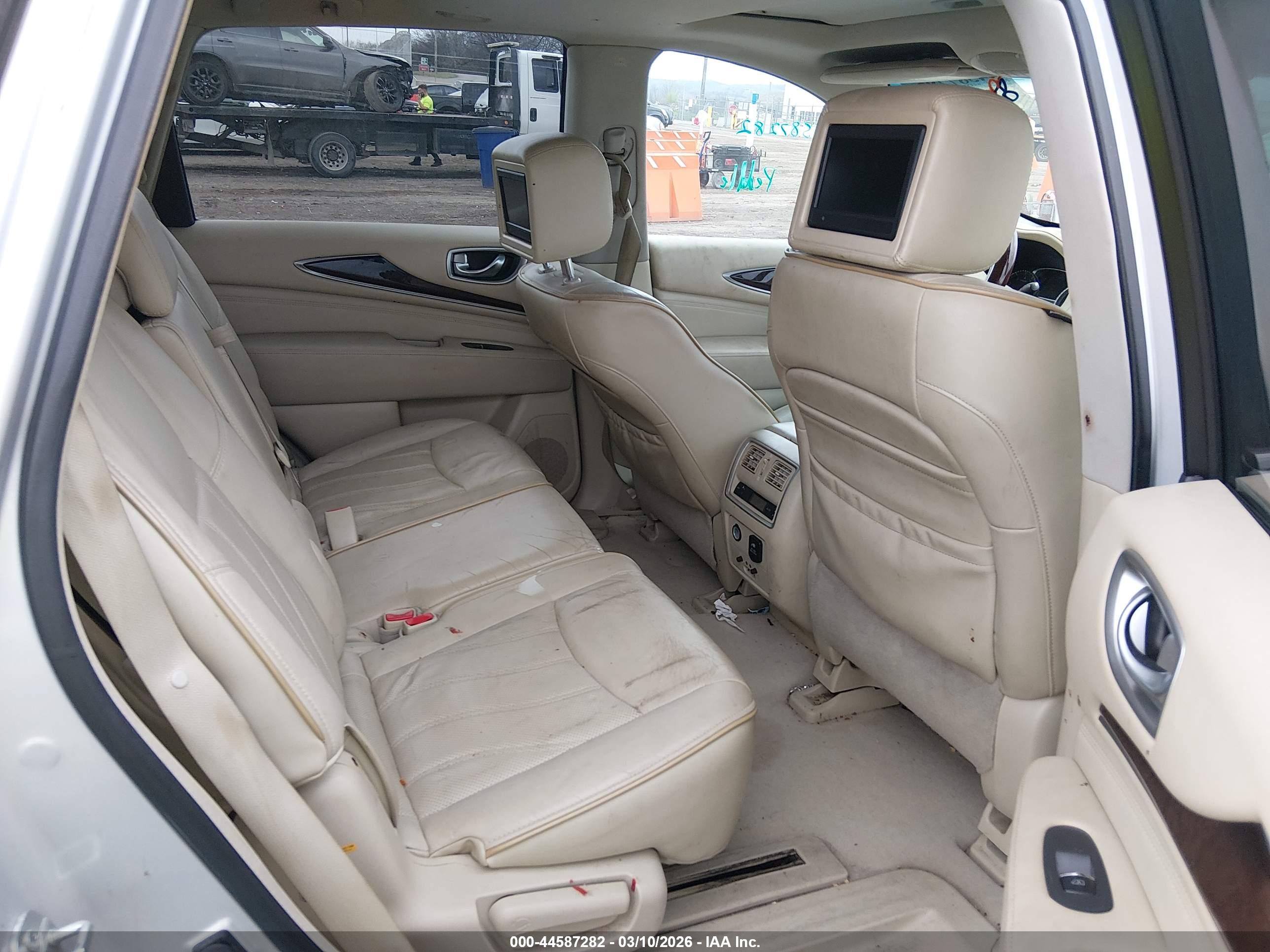 INFINITI JX35 image 8