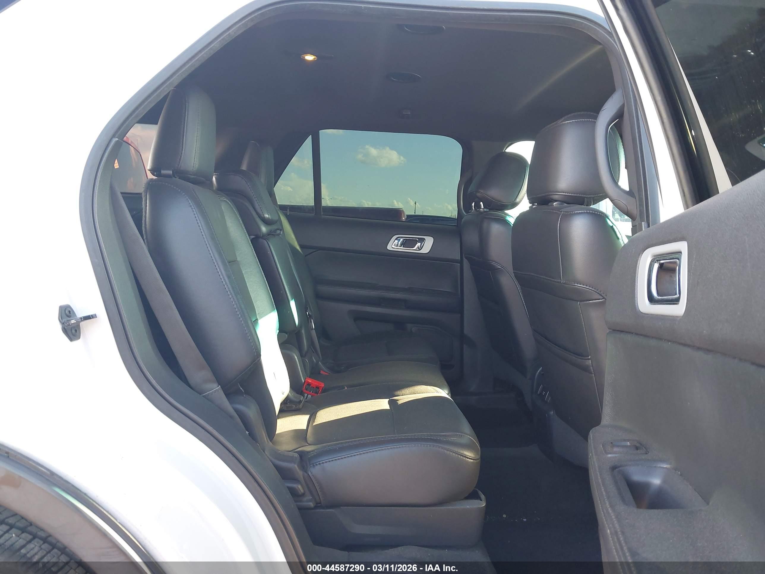 FORD EXPLORER image 8