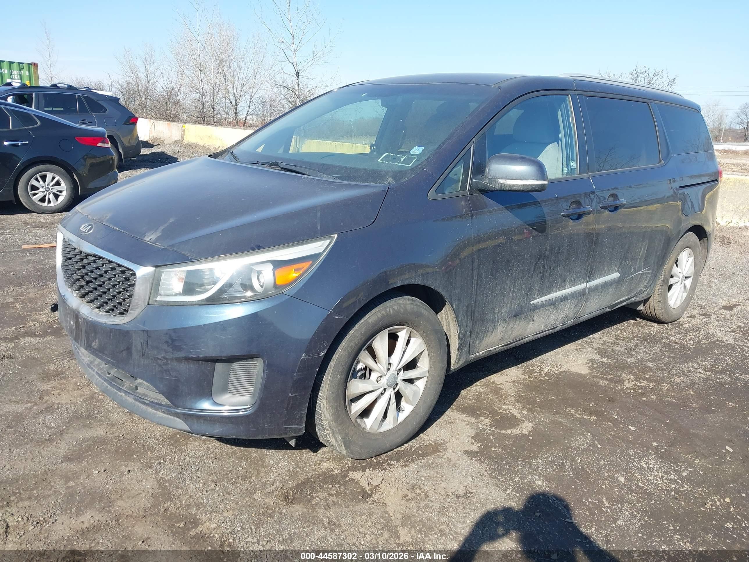 KIA SEDONA image 2
