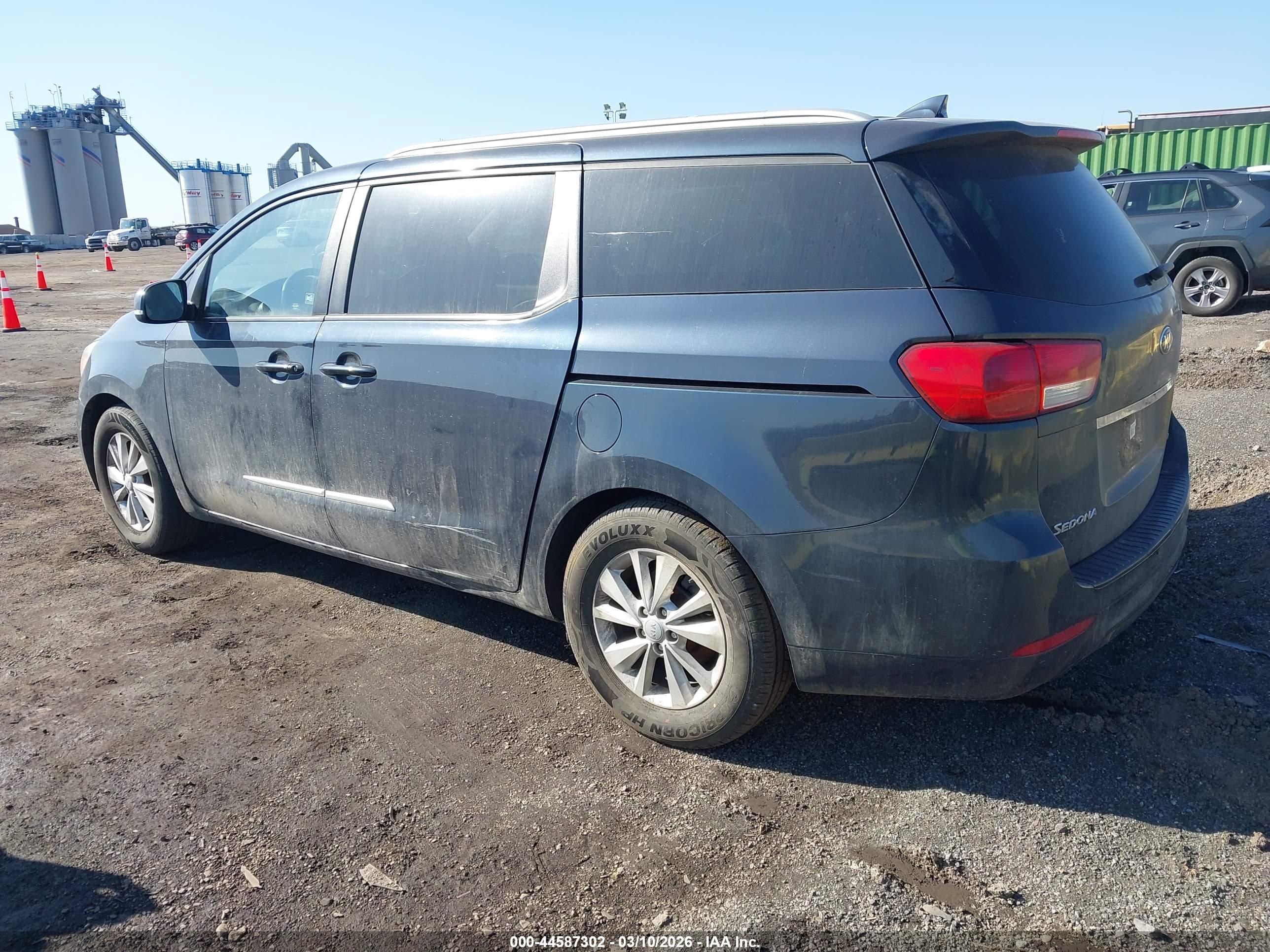 KIA SEDONA image 3