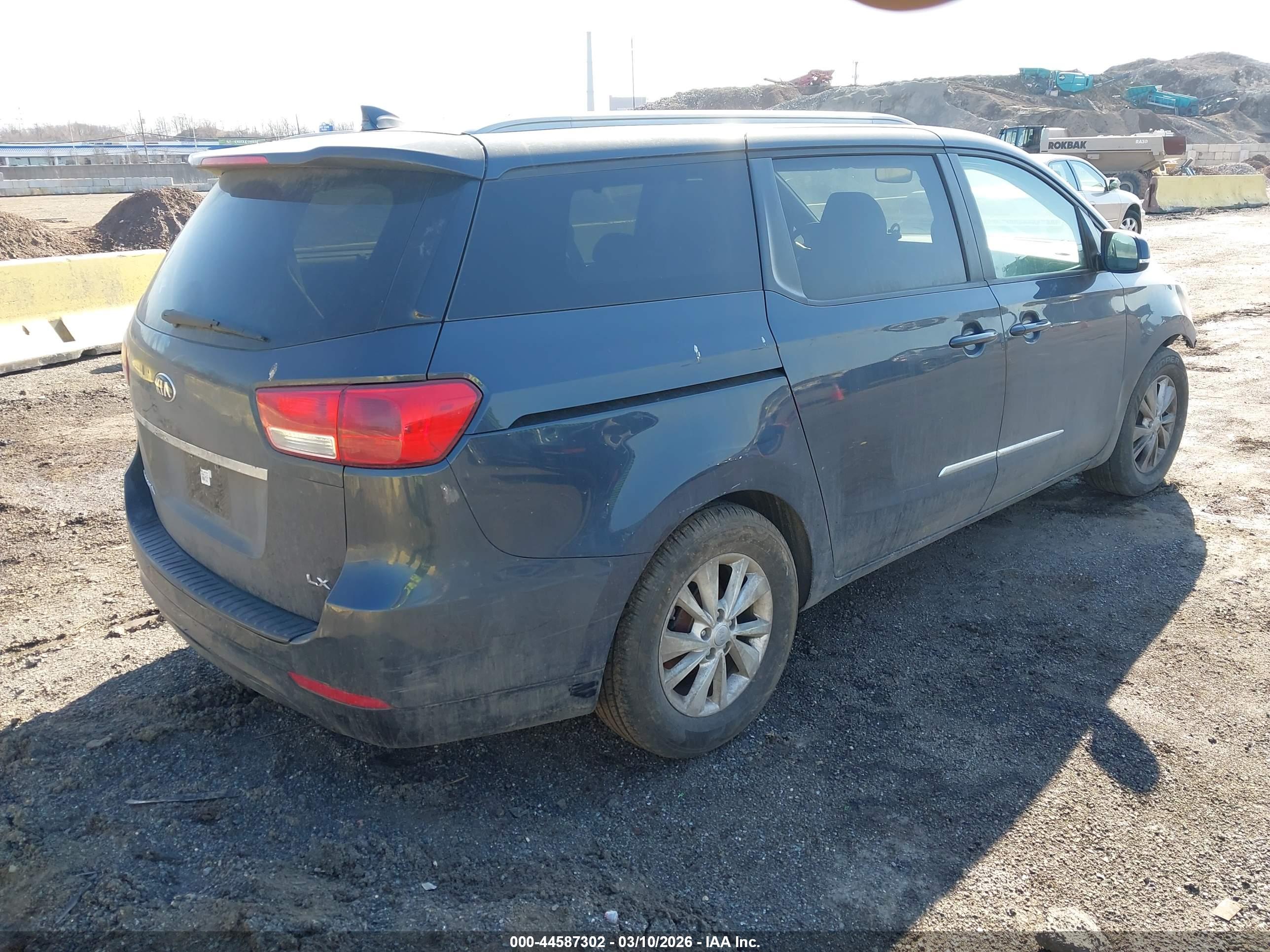 KIA SEDONA image 4