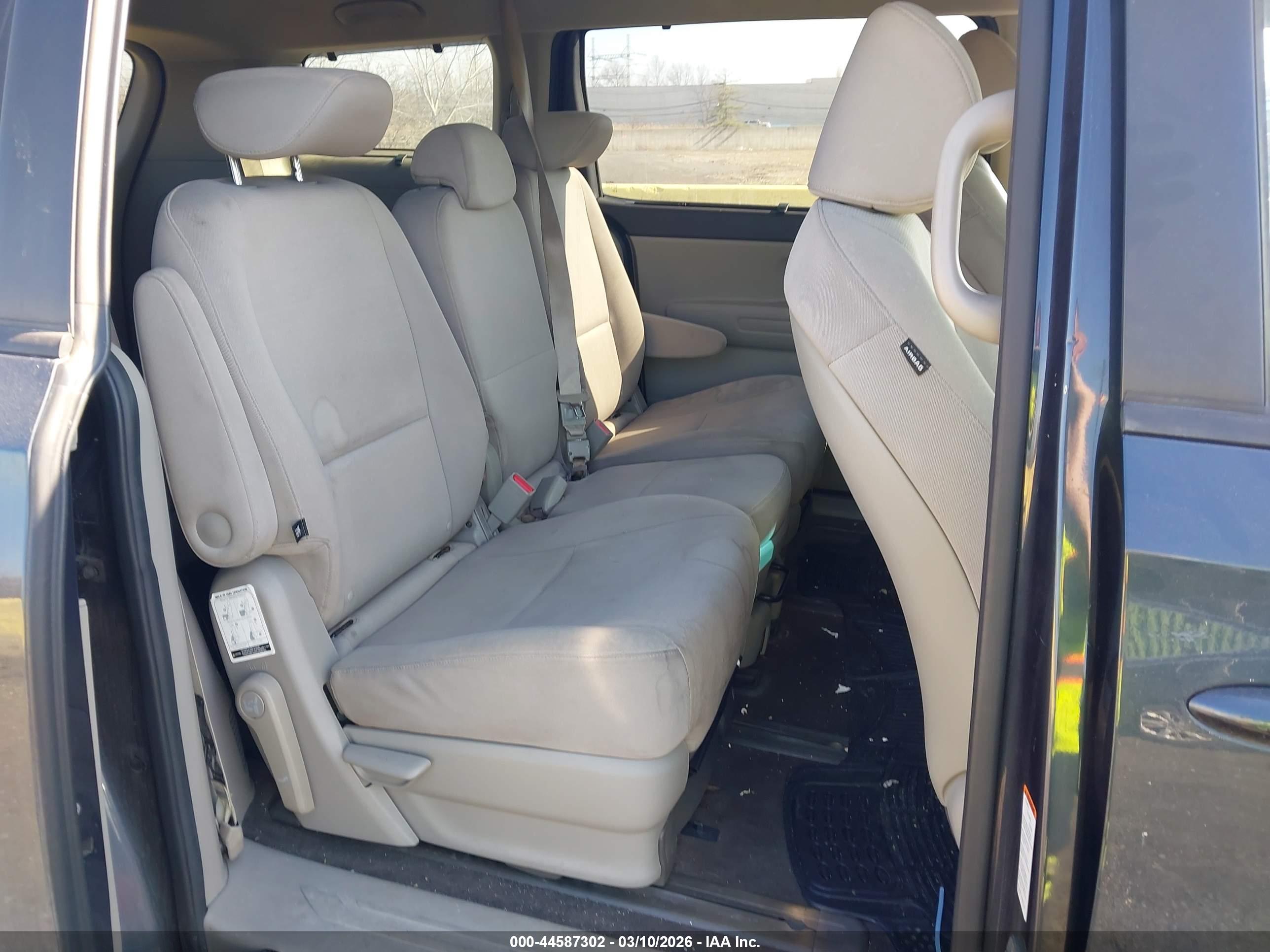 KIA SEDONA image 8