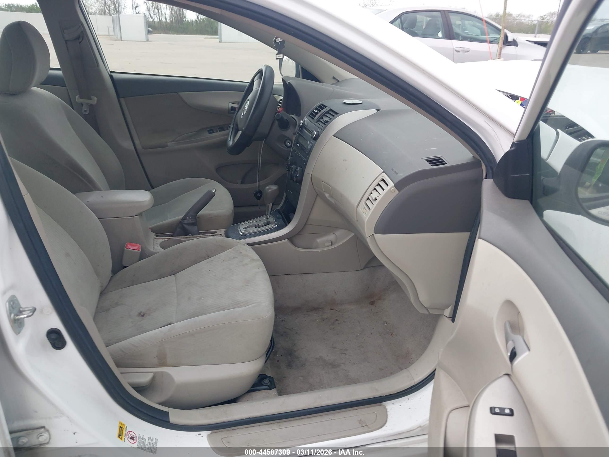 TOYOTA COROLLA image 5