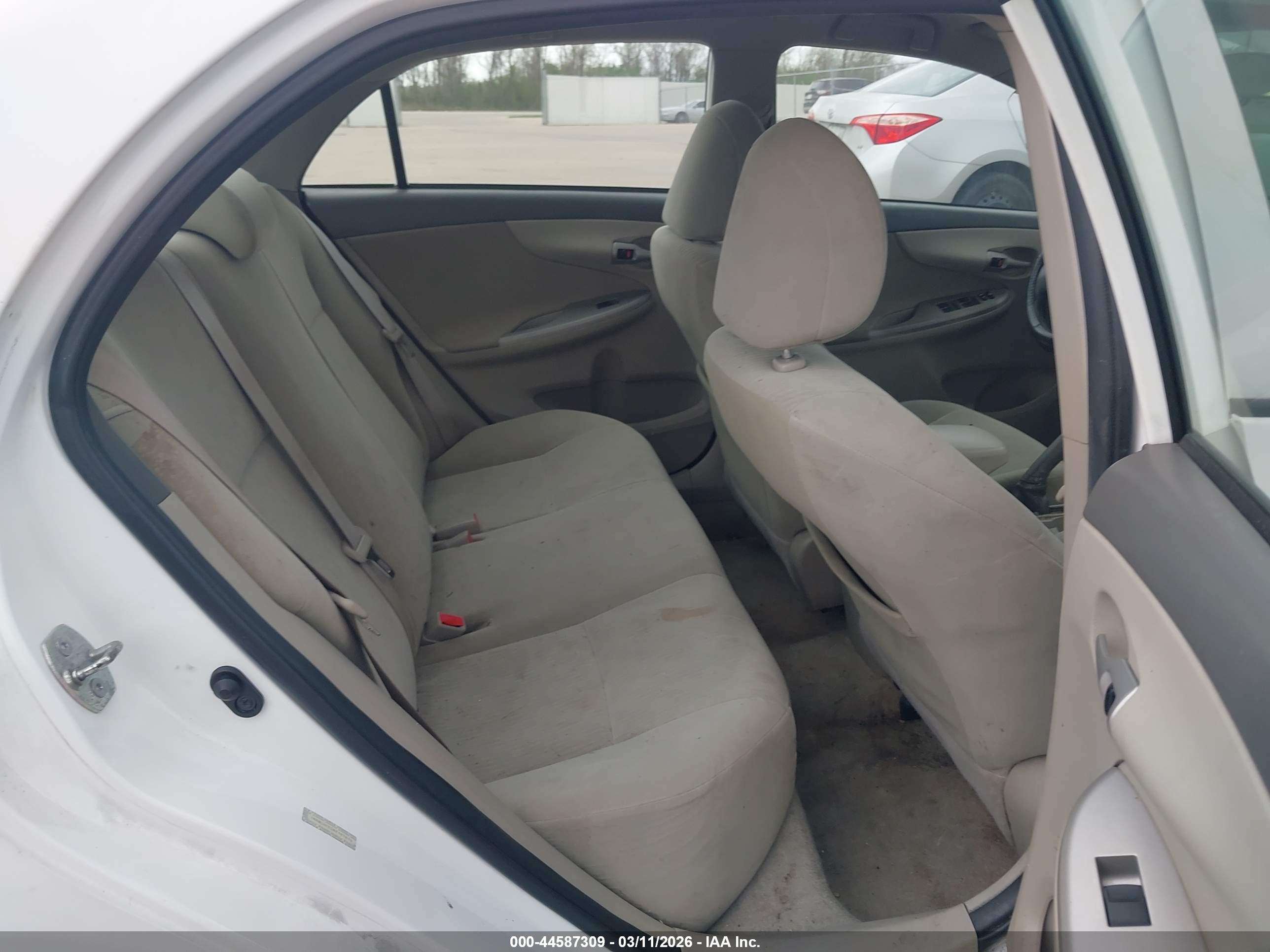 TOYOTA COROLLA image 8