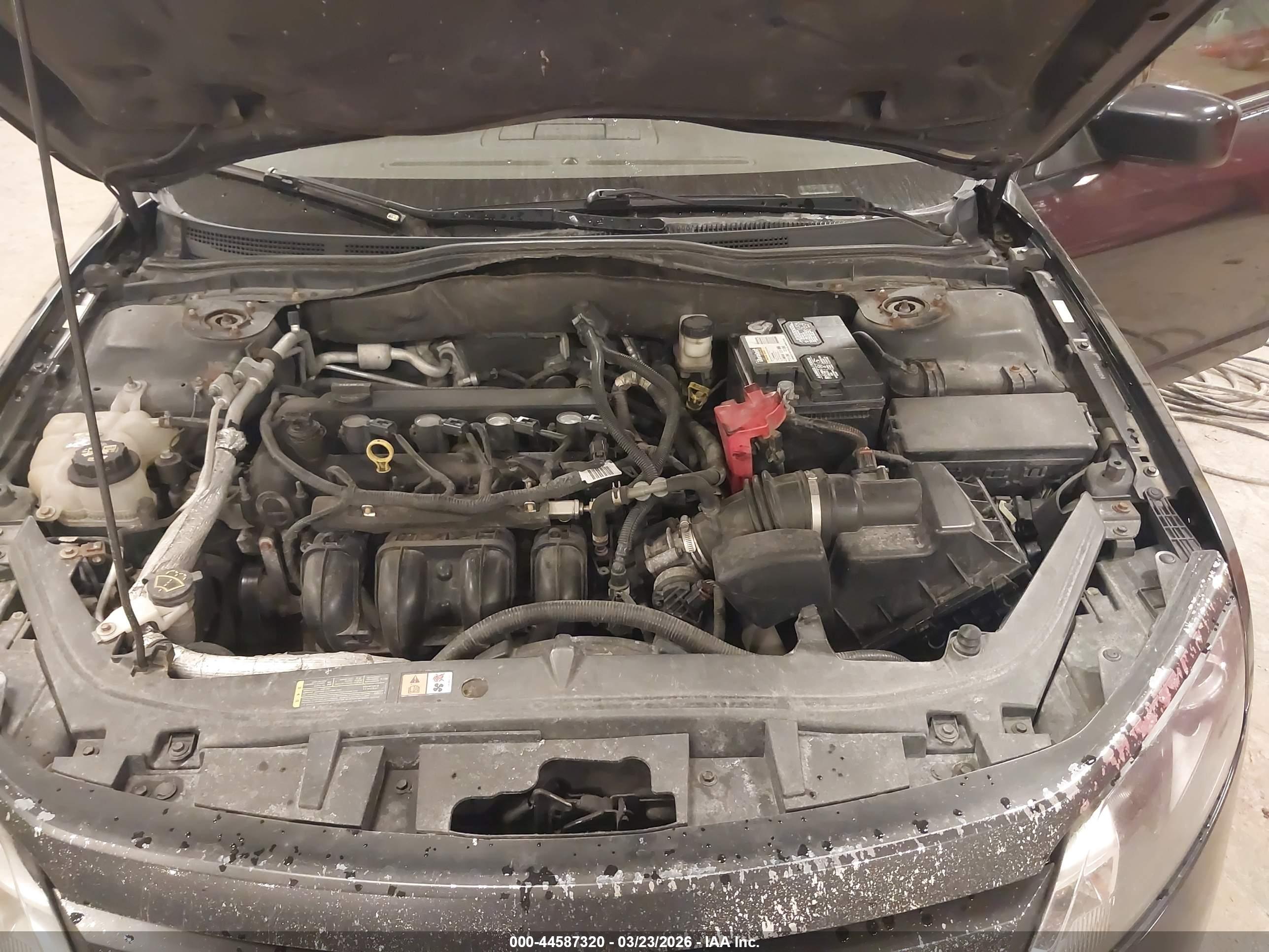 FORD FUSION image 10