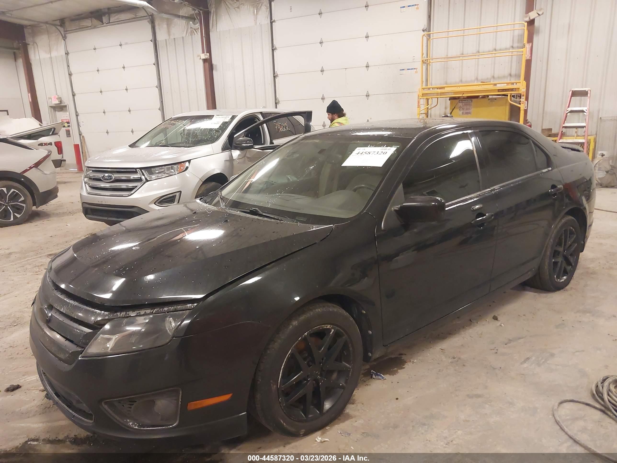 FORD FUSION image 2