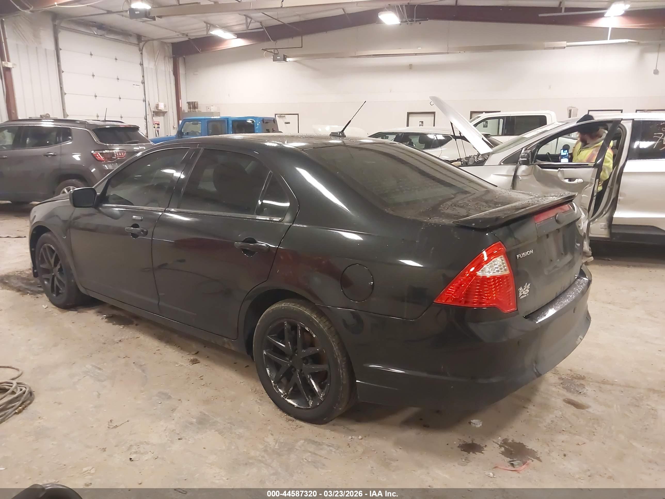 FORD FUSION image 3