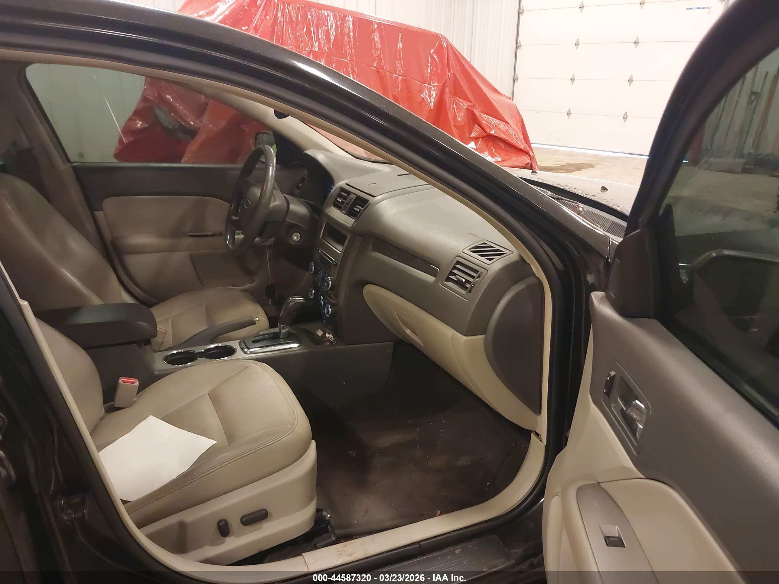 FORD FUSION image 5