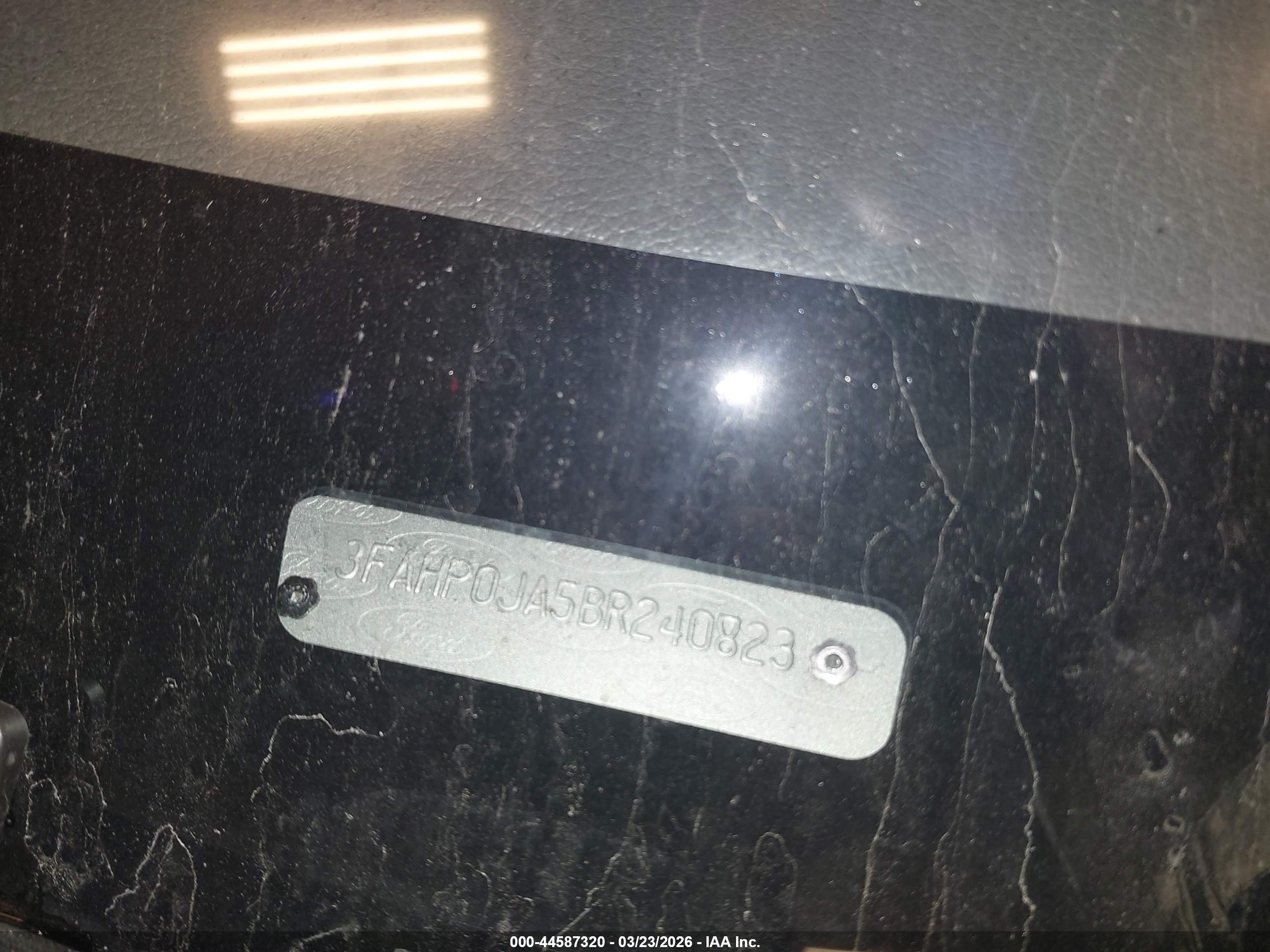 FORD FUSION image 9