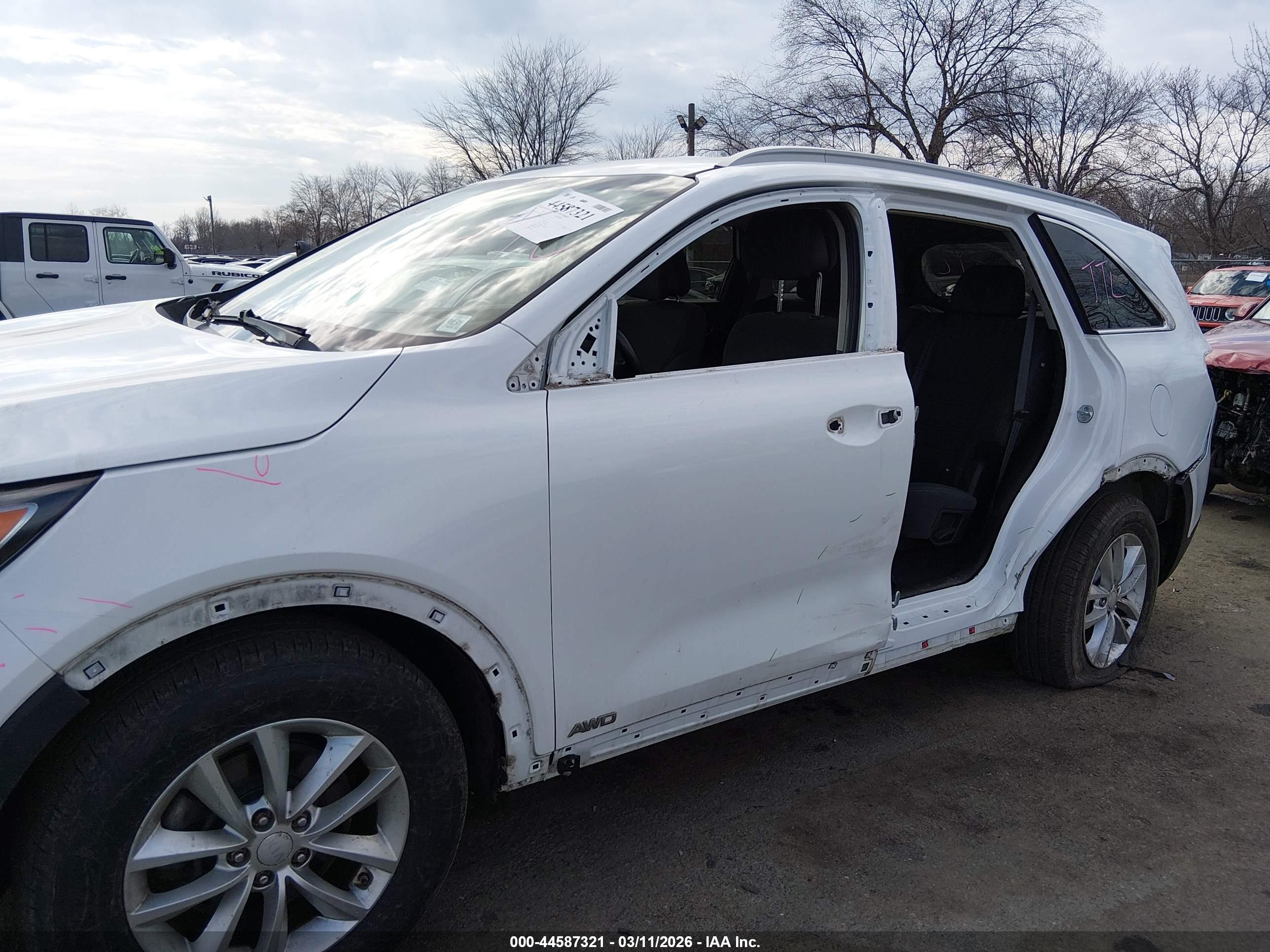 KIA SORENTO image 6