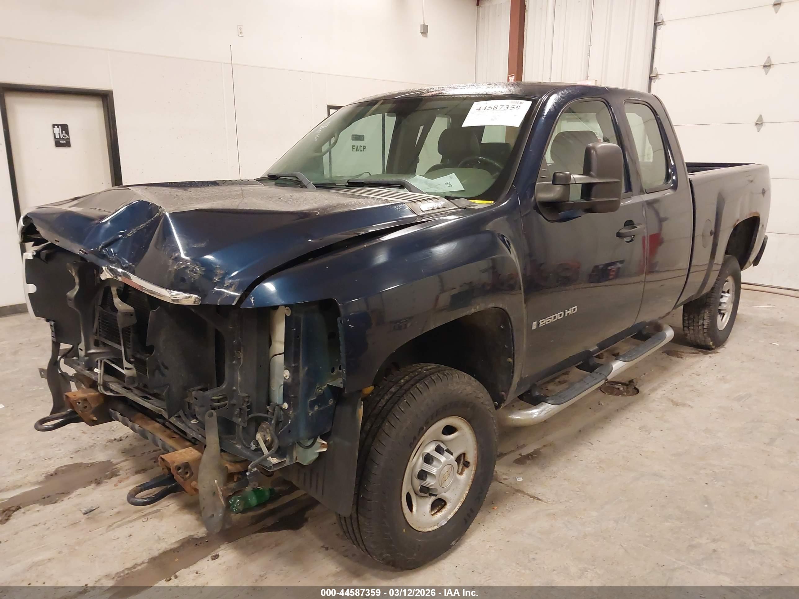 CHEVROLET SILVERADO image 2