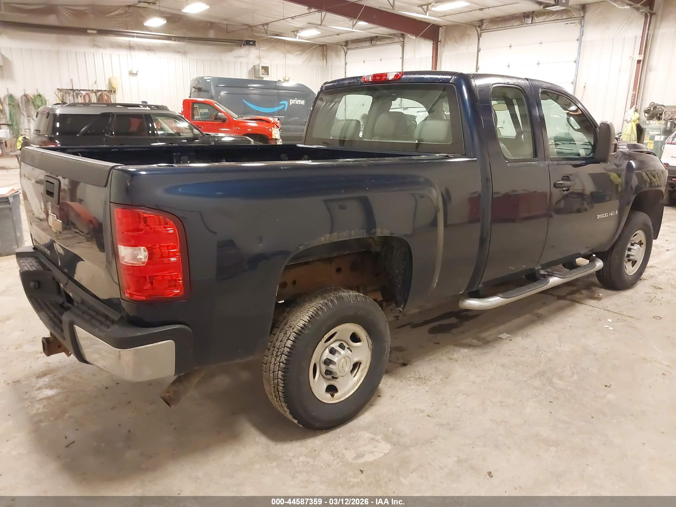CHEVROLET SILVERADO image 4