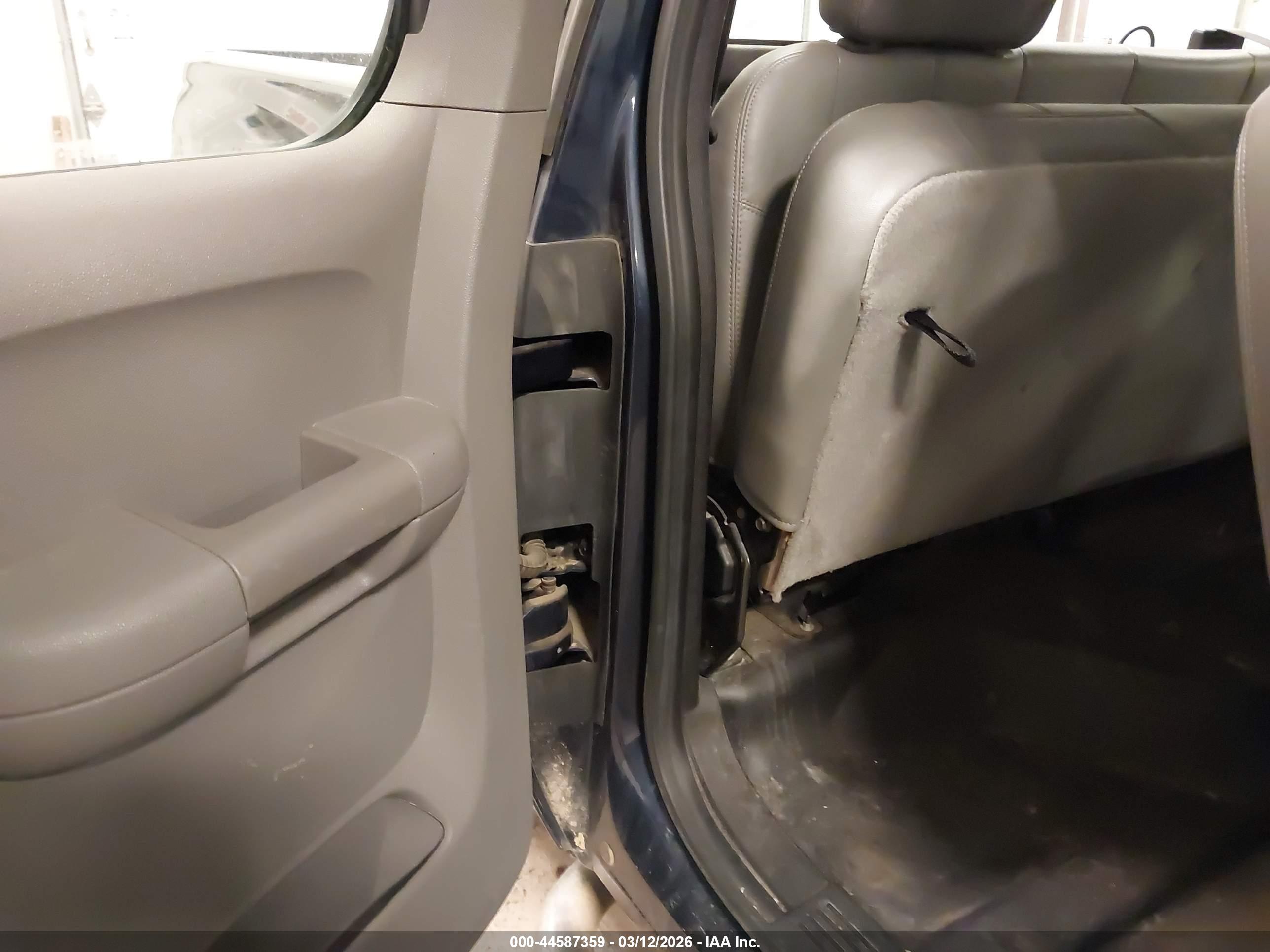 CHEVROLET SILVERADO image 8