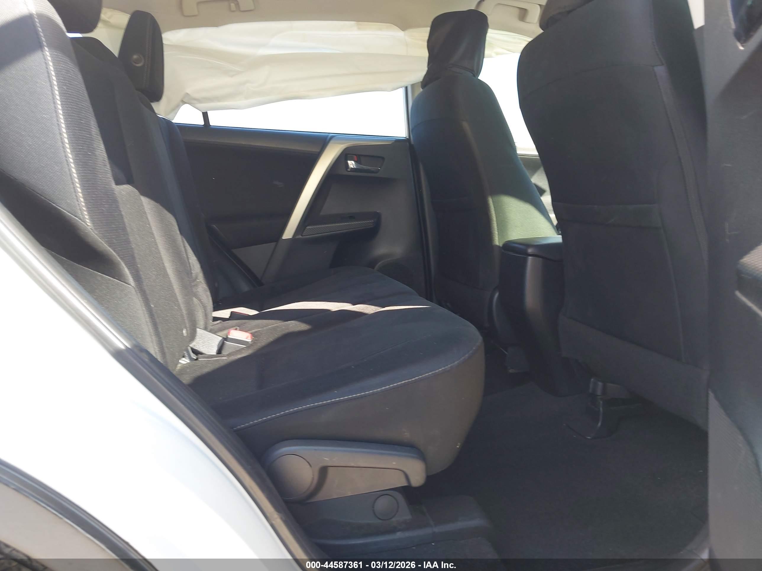 TOYOTA RAV4 image 8