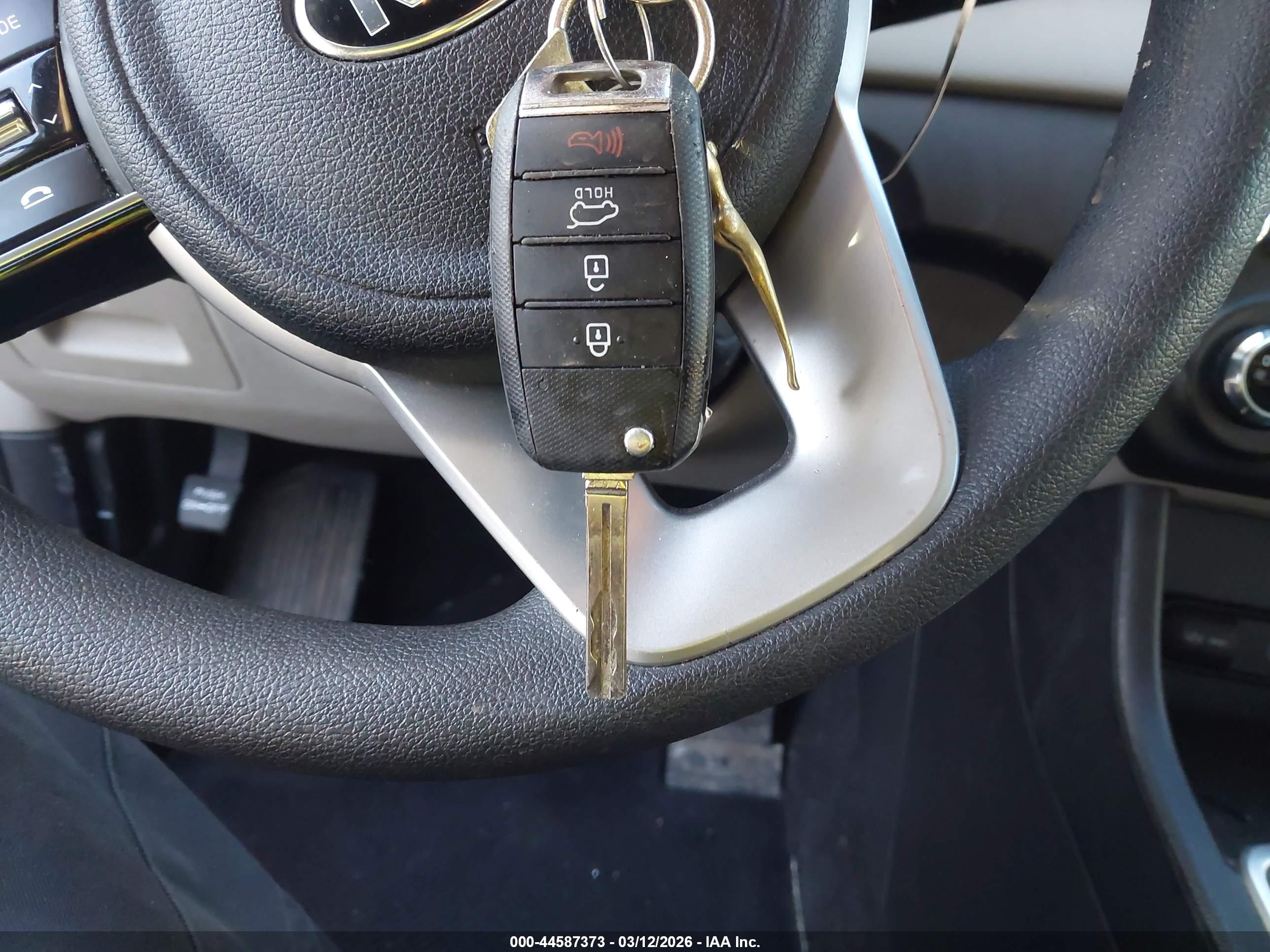 KIA SPORTAGE image 11