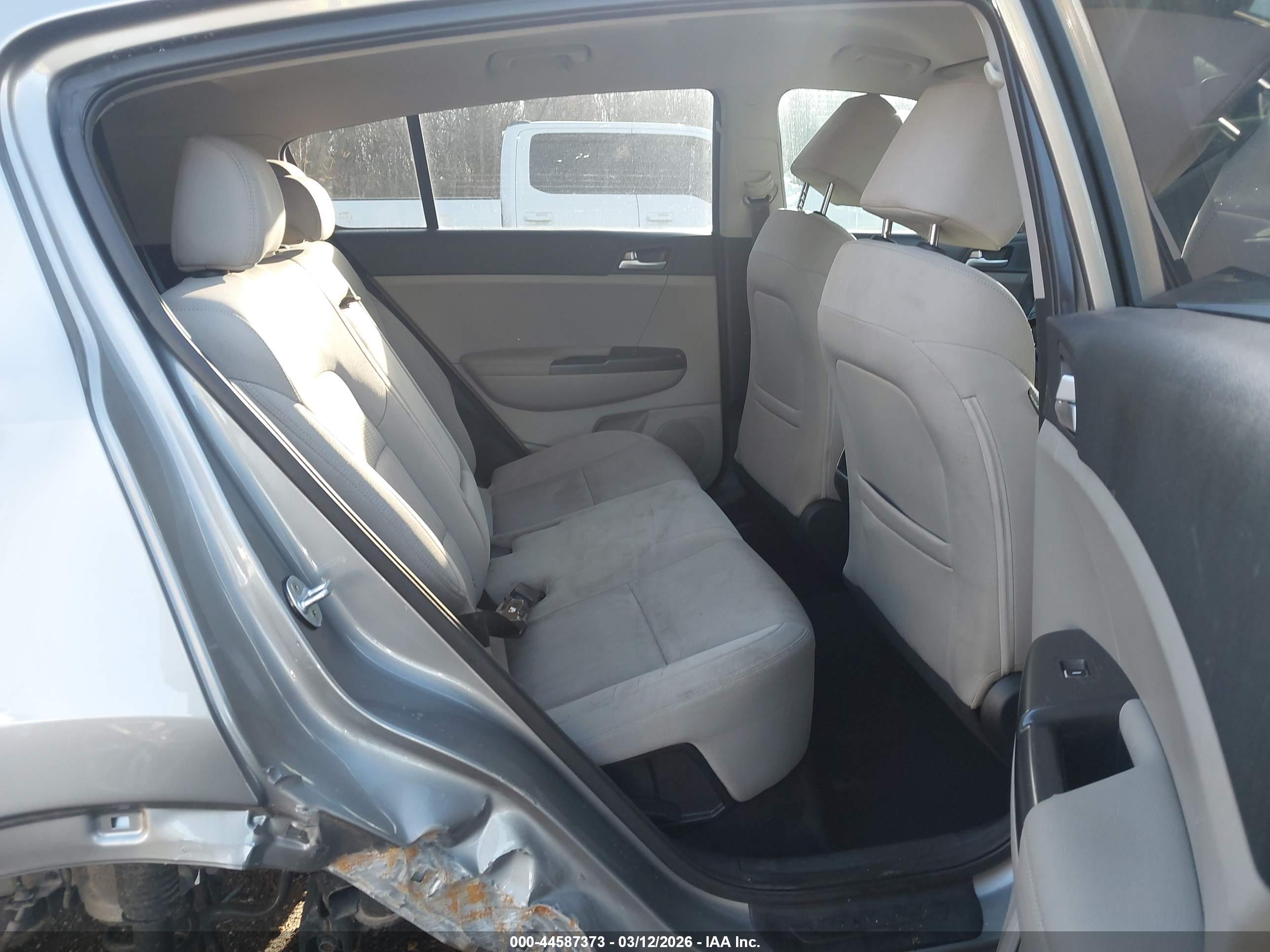 KIA SPORTAGE image 8