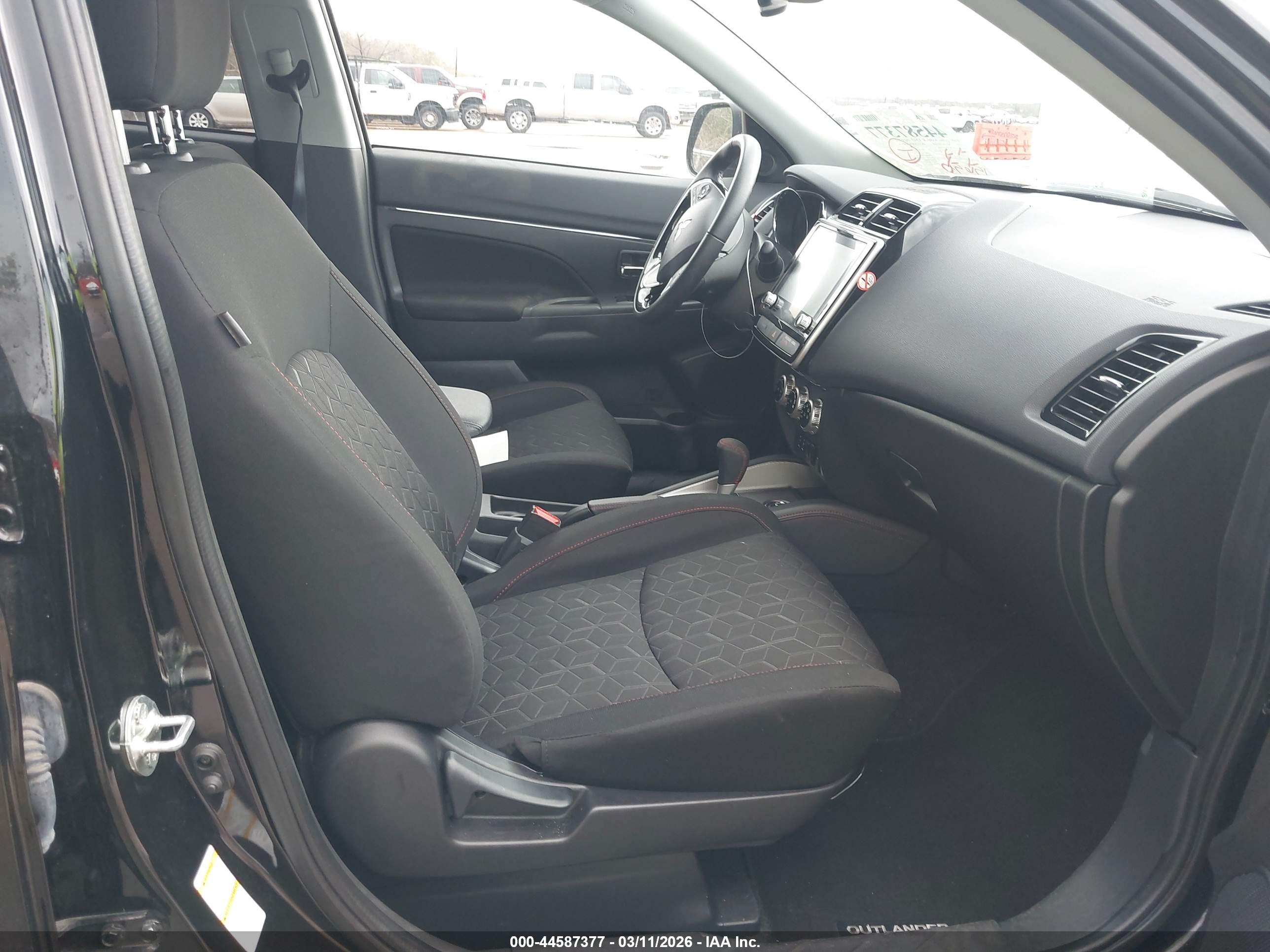 MITSUBISHI OUTLANDER image 5