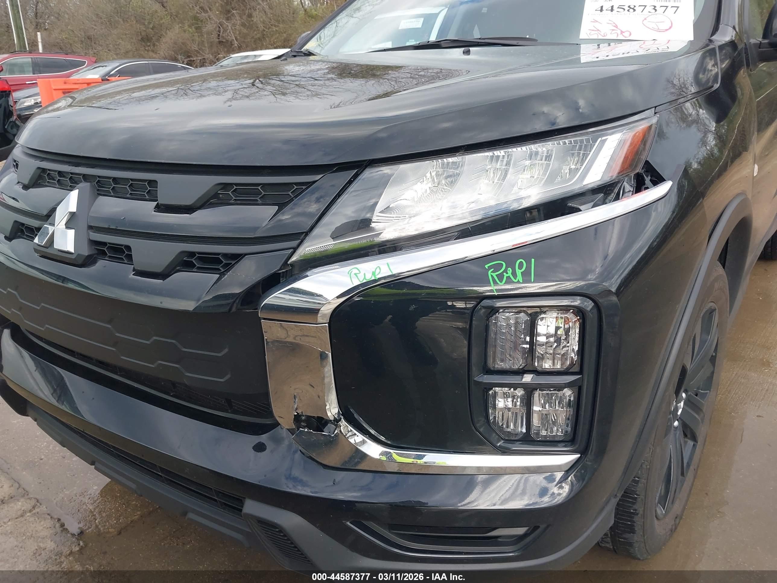 MITSUBISHI OUTLANDER image 6