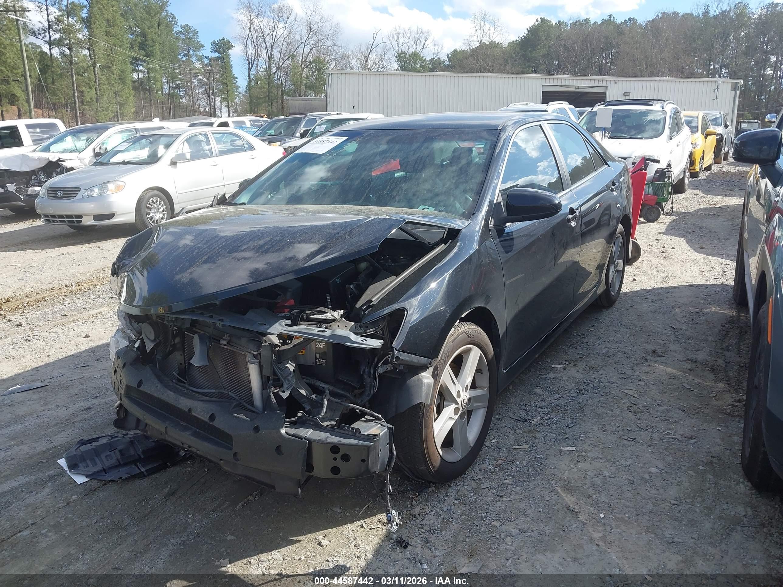 TOYOTA CAMRY image 2