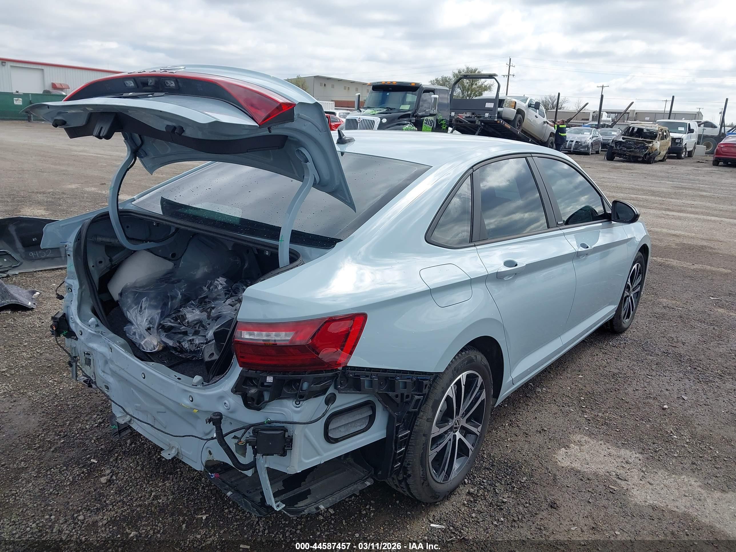 VOLKSWAGEN JETTA image 4