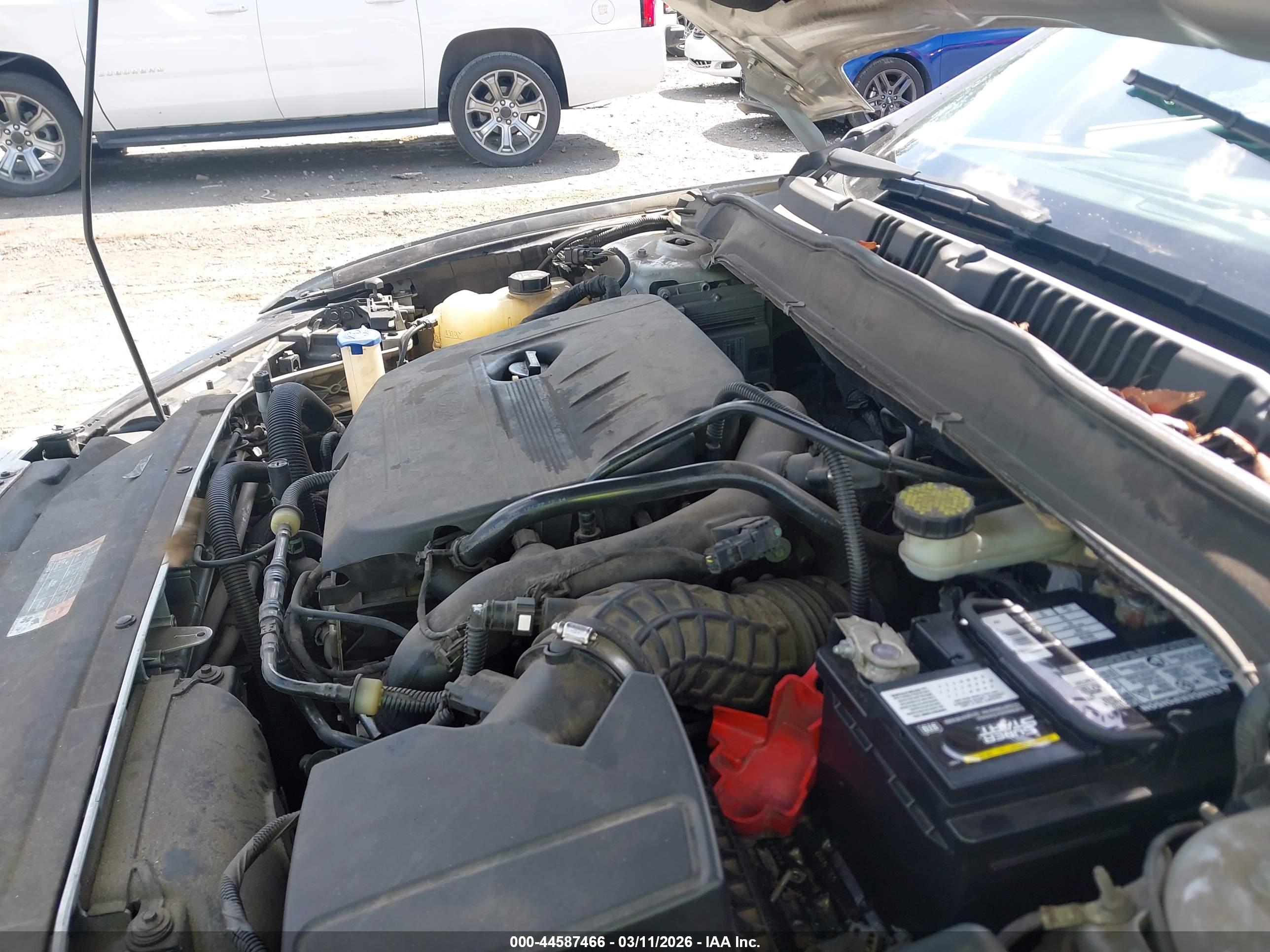 FORD FUSION image 10