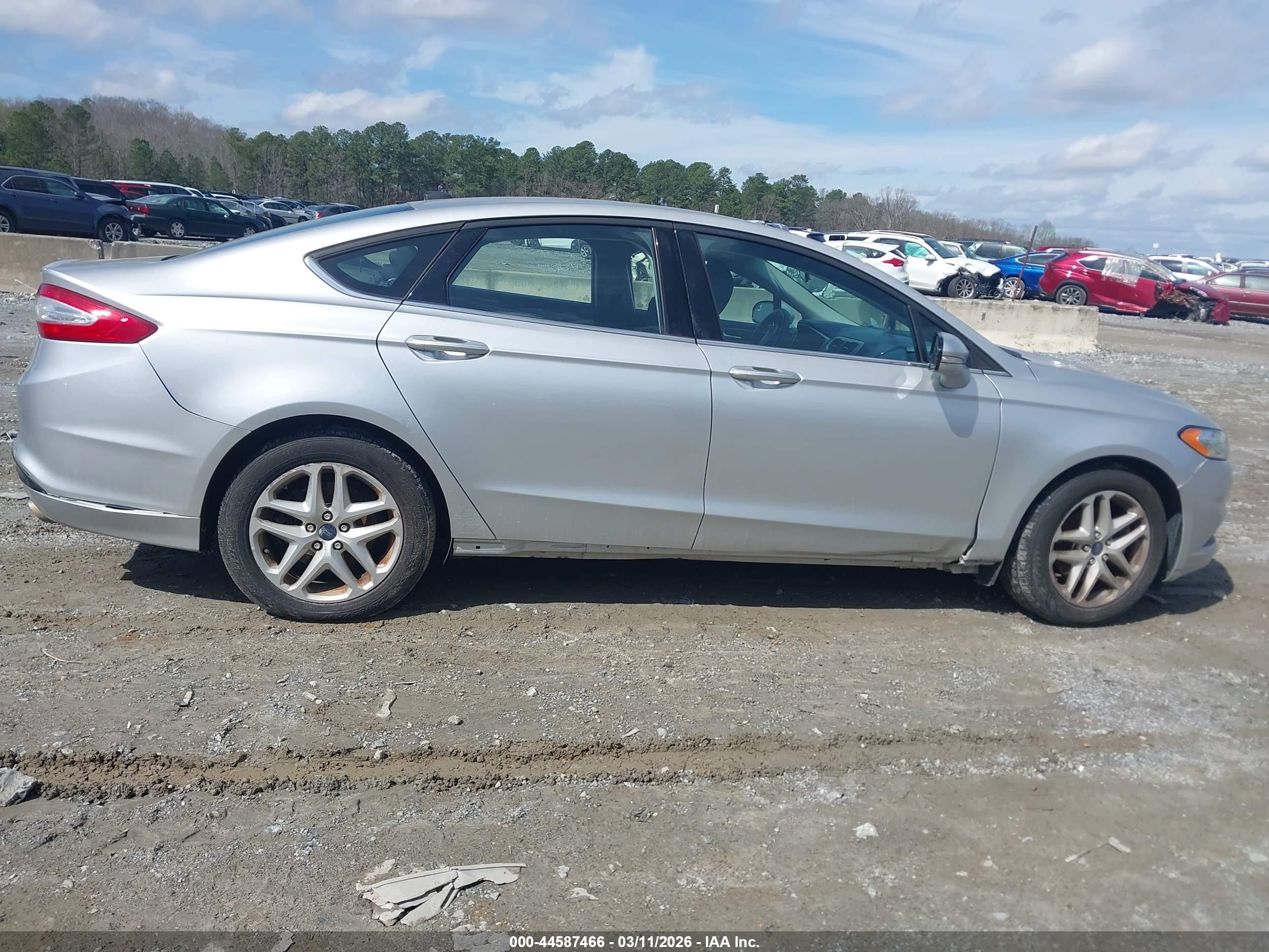 FORD FUSION image 6