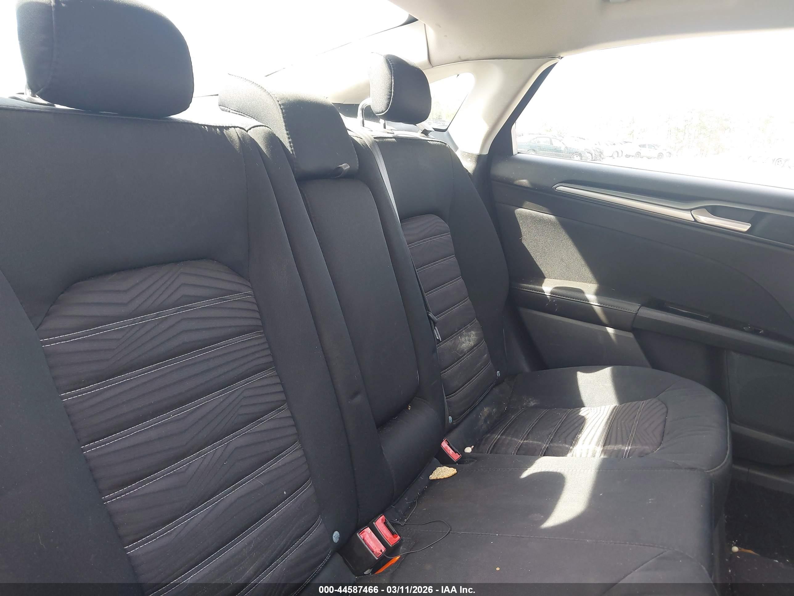 FORD FUSION image 8