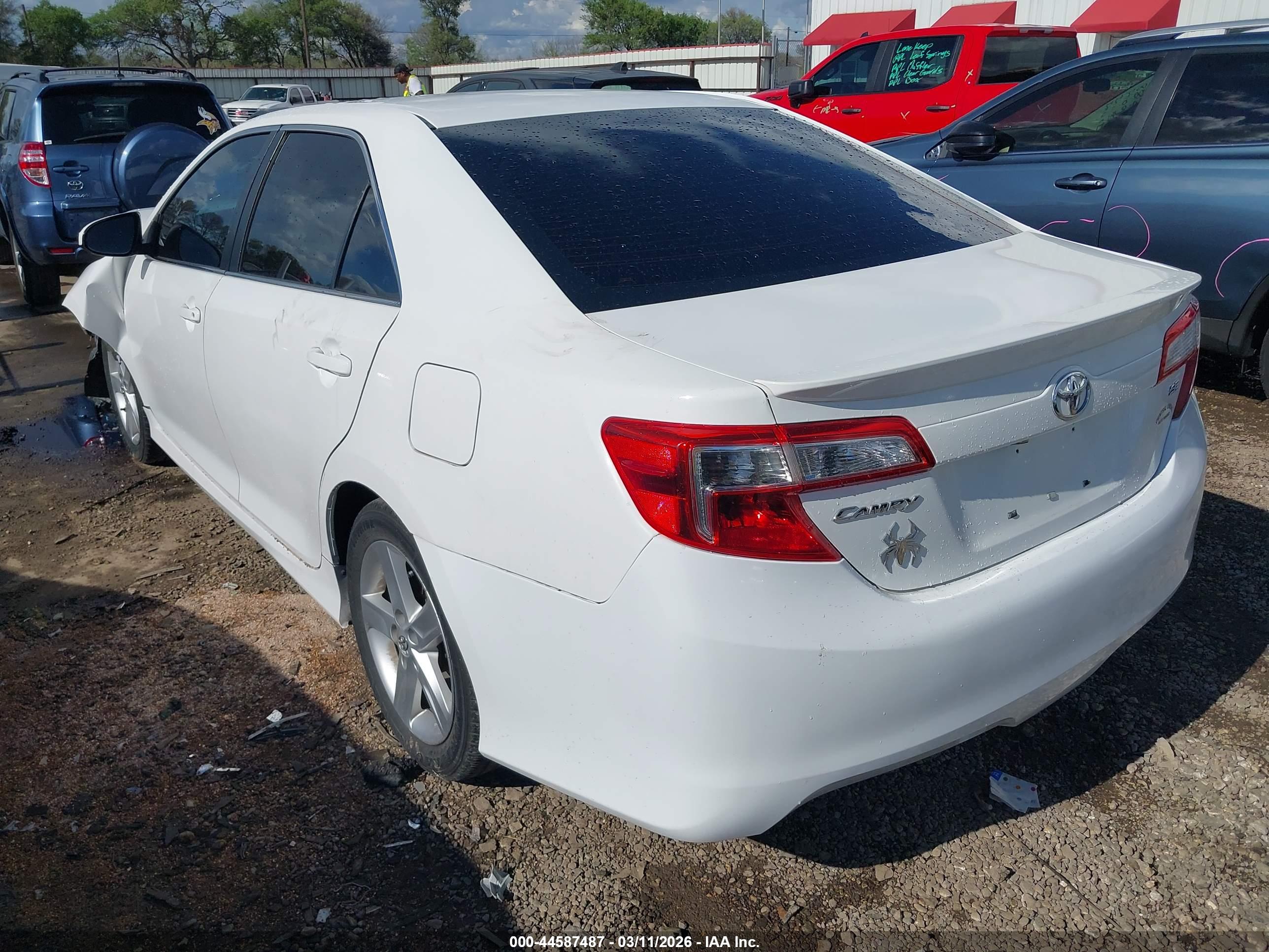 TOYOTA CAMRY image 3
