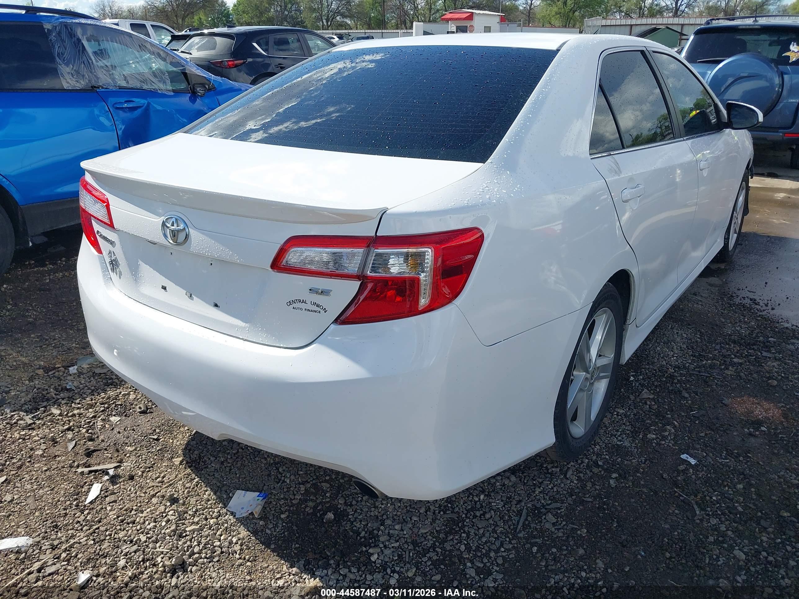 TOYOTA CAMRY image 4