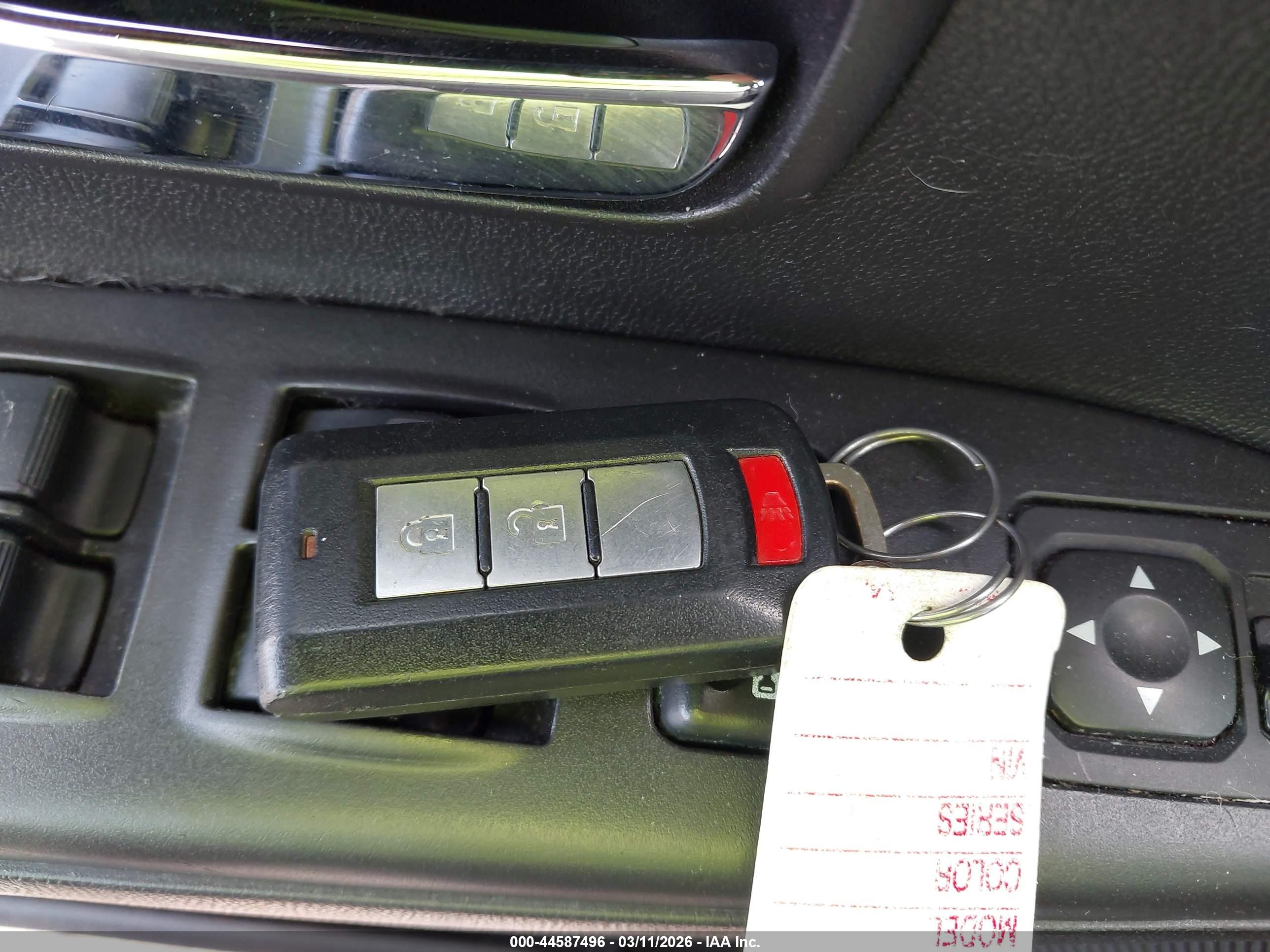 MITSUBISHI OUTLANDER image 11