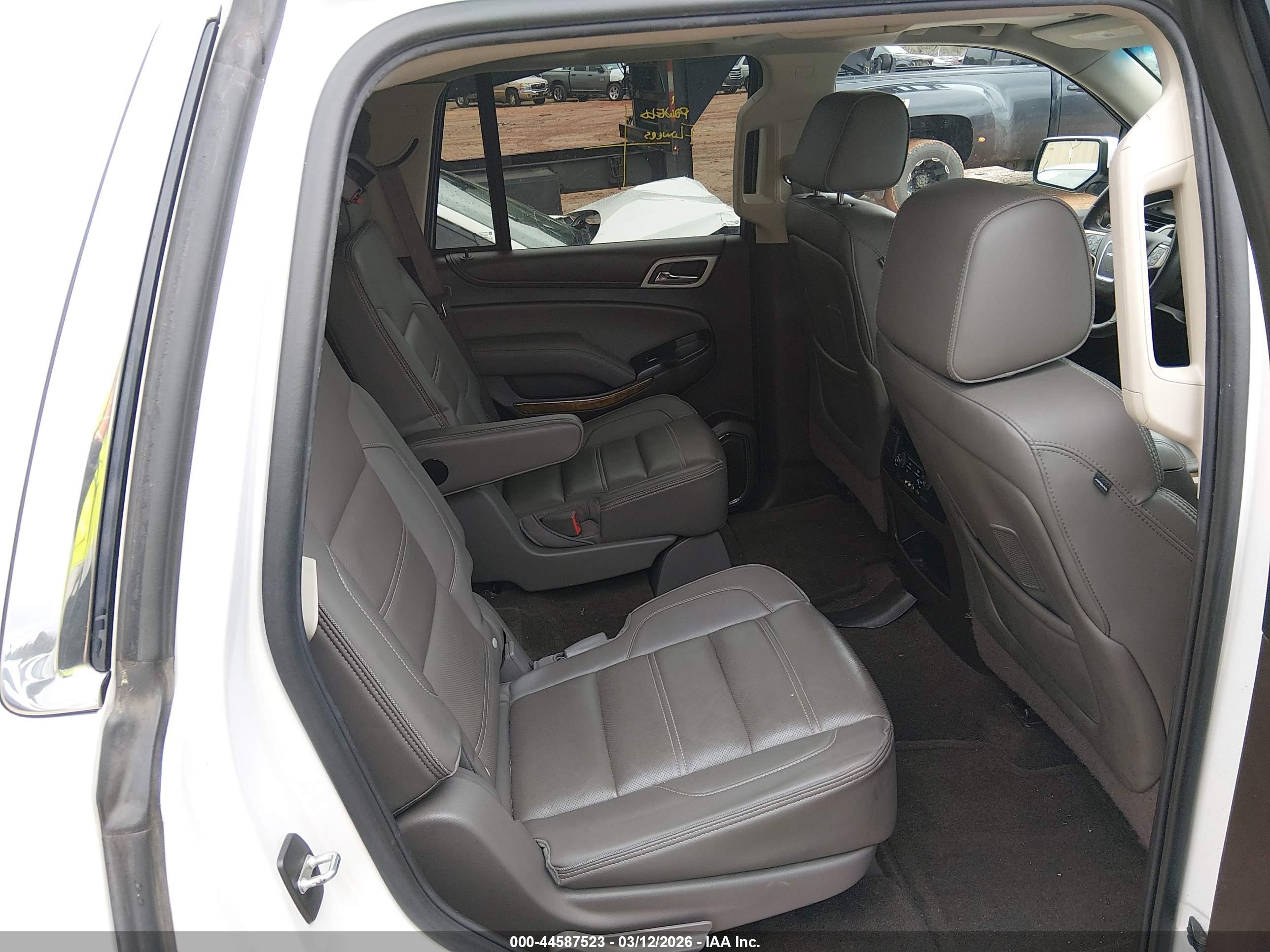 GMC YUKON image 8