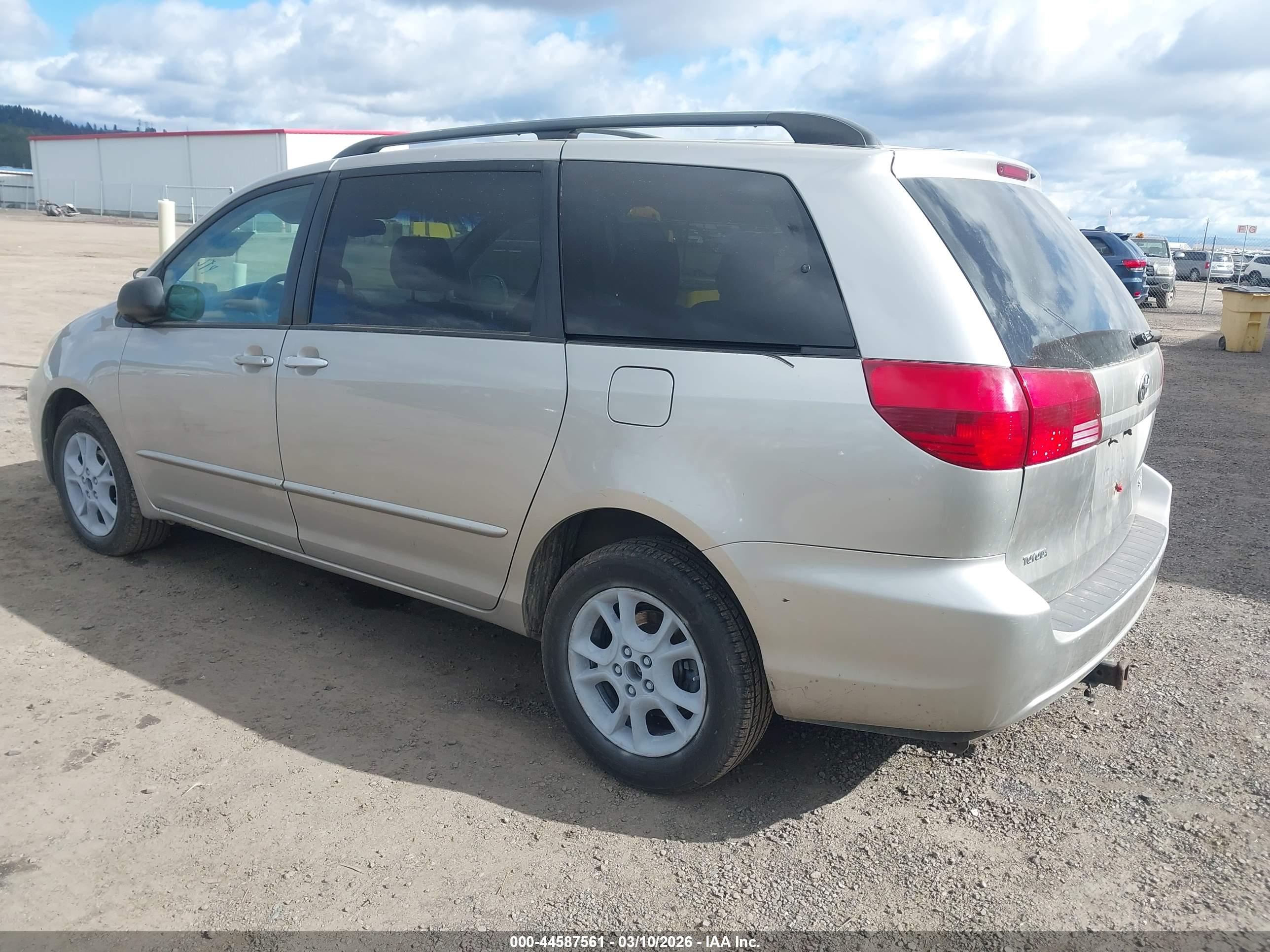 TOYOTA SIENNA image 3