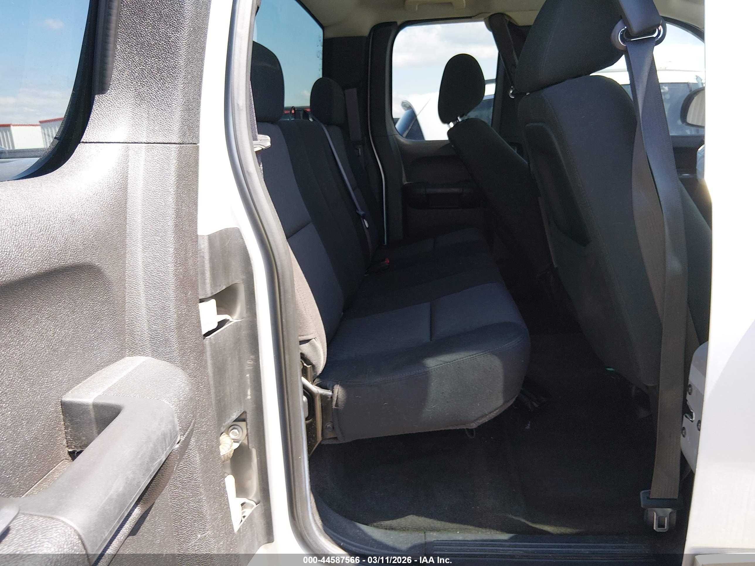 CHEVROLET SILVERADO image 8
