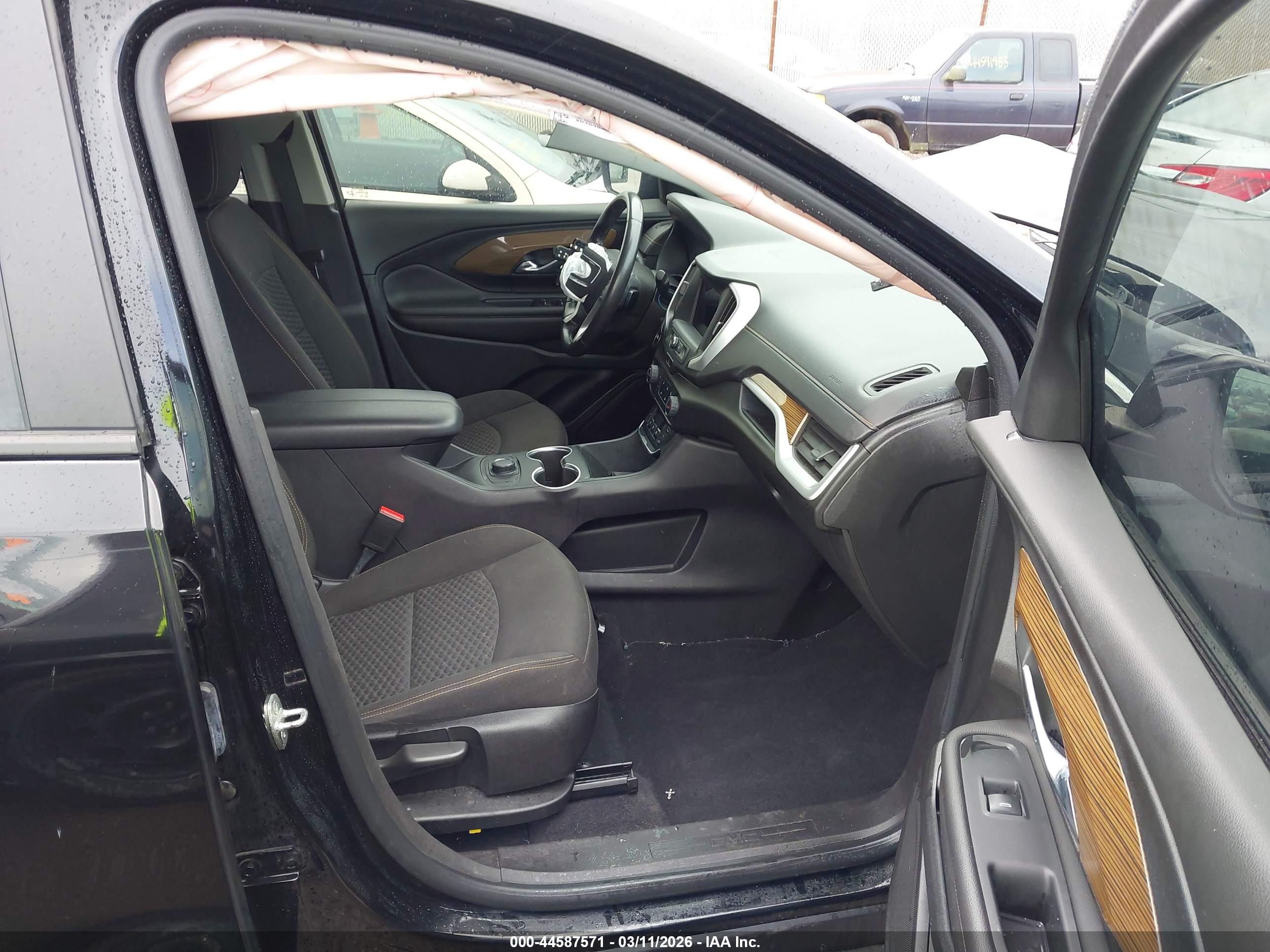 GMC TERRAIN image 5
