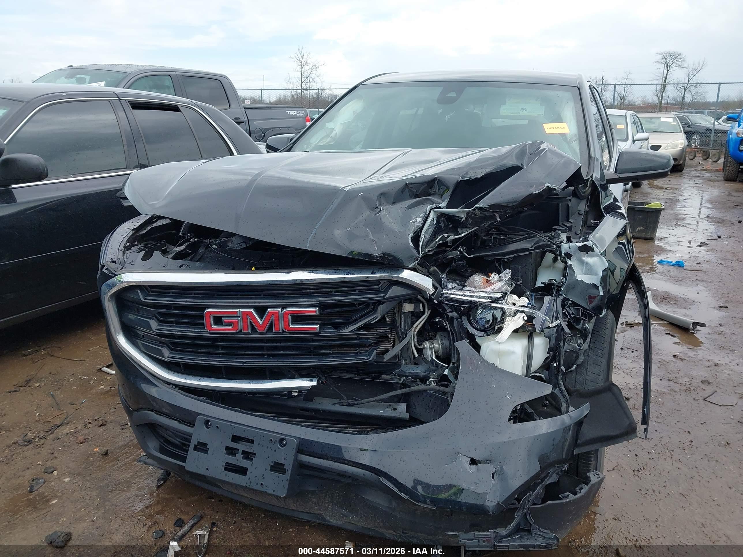 GMC TERRAIN image 6