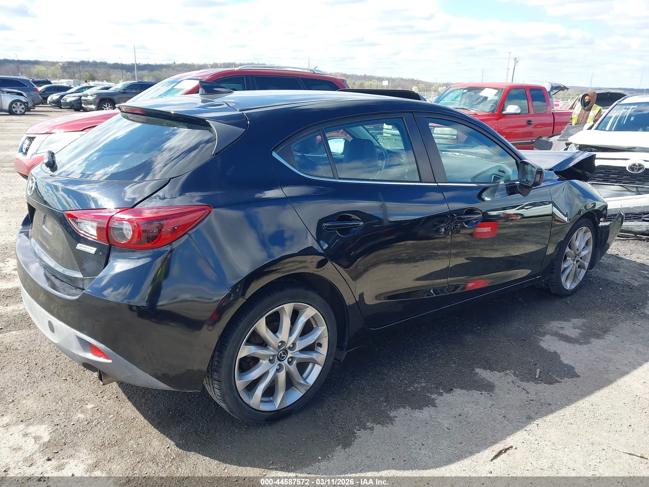 MAZDA MAZDA3 image 4