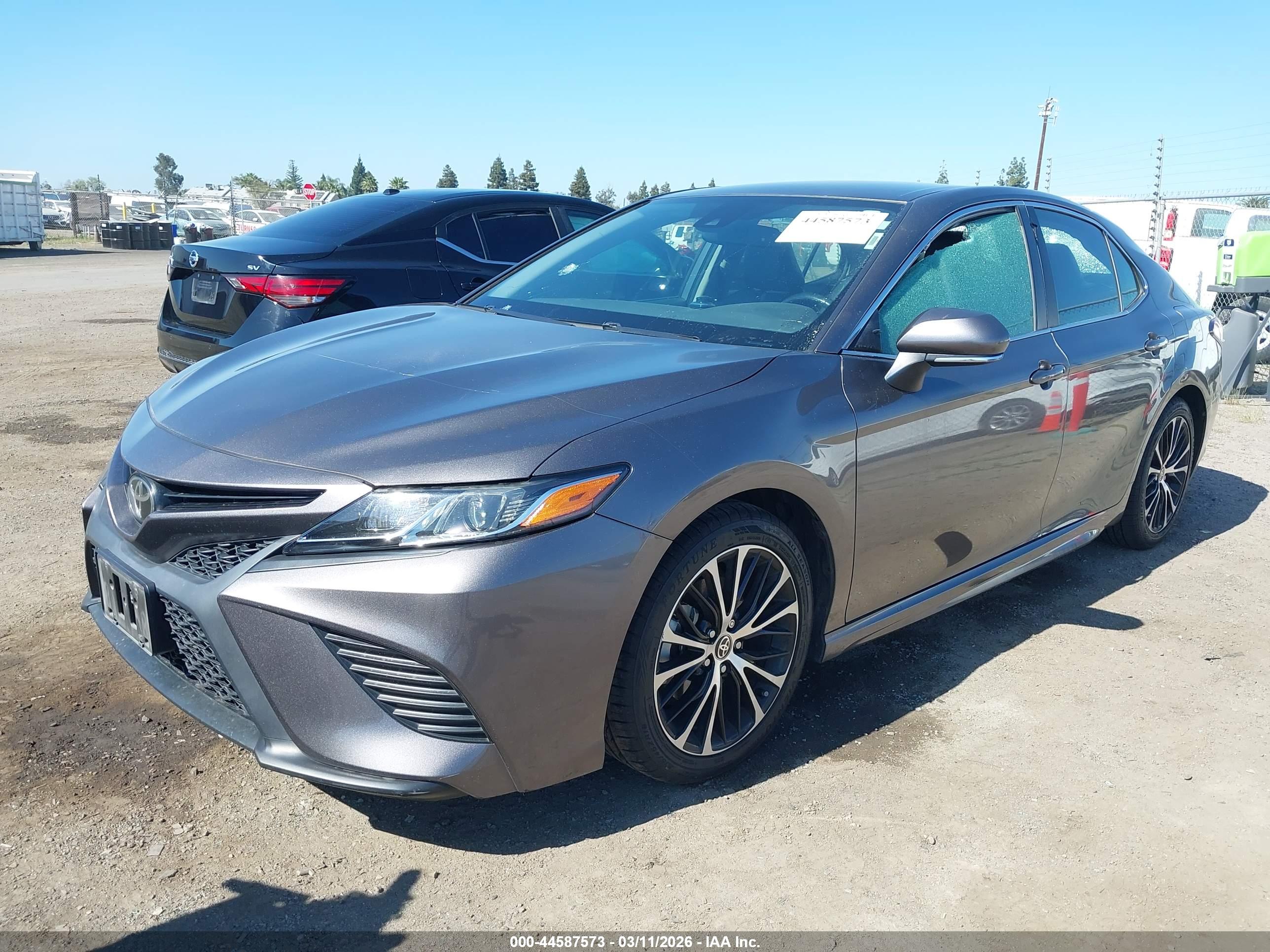 TOYOTA CAMRY image 2