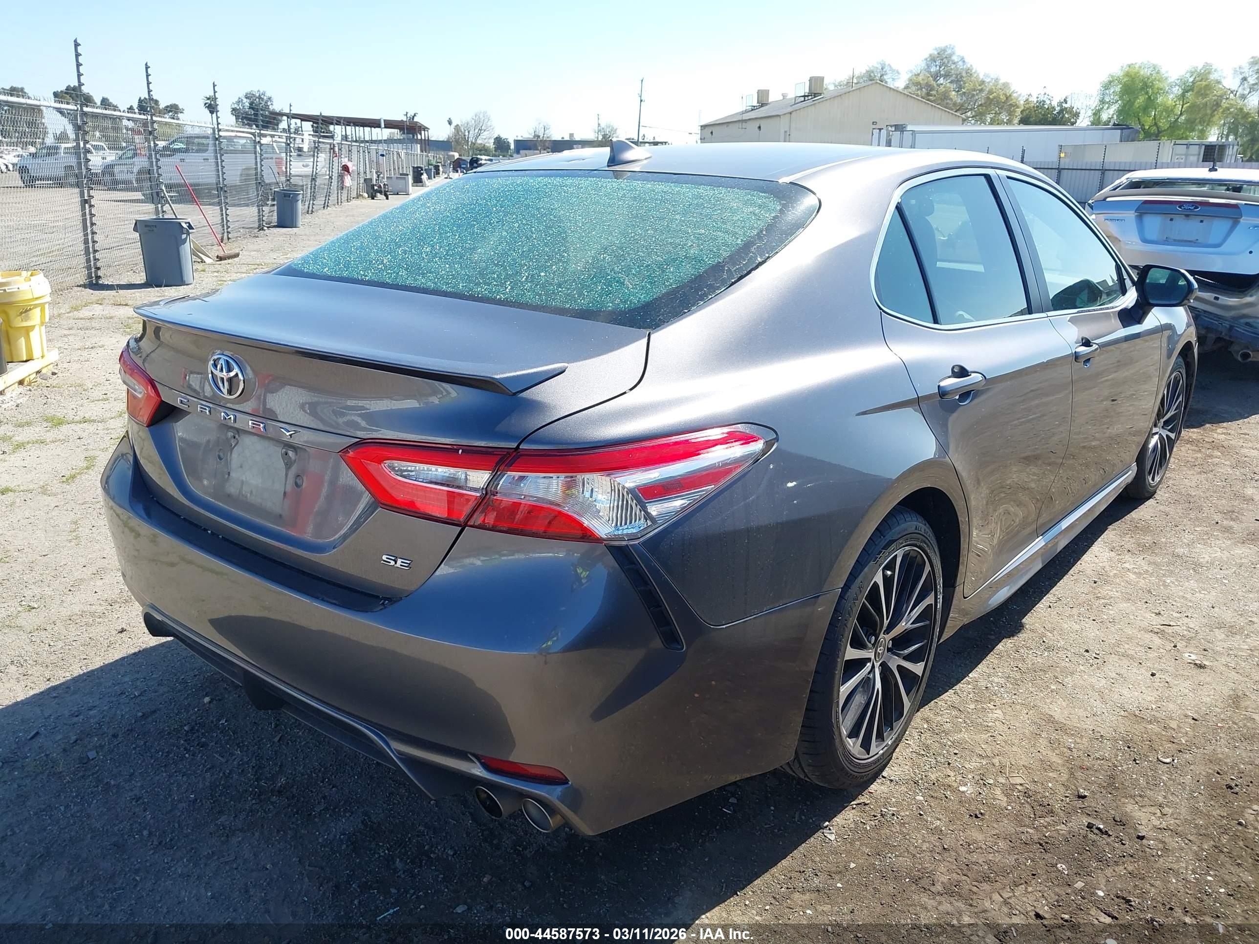 TOYOTA CAMRY image 4