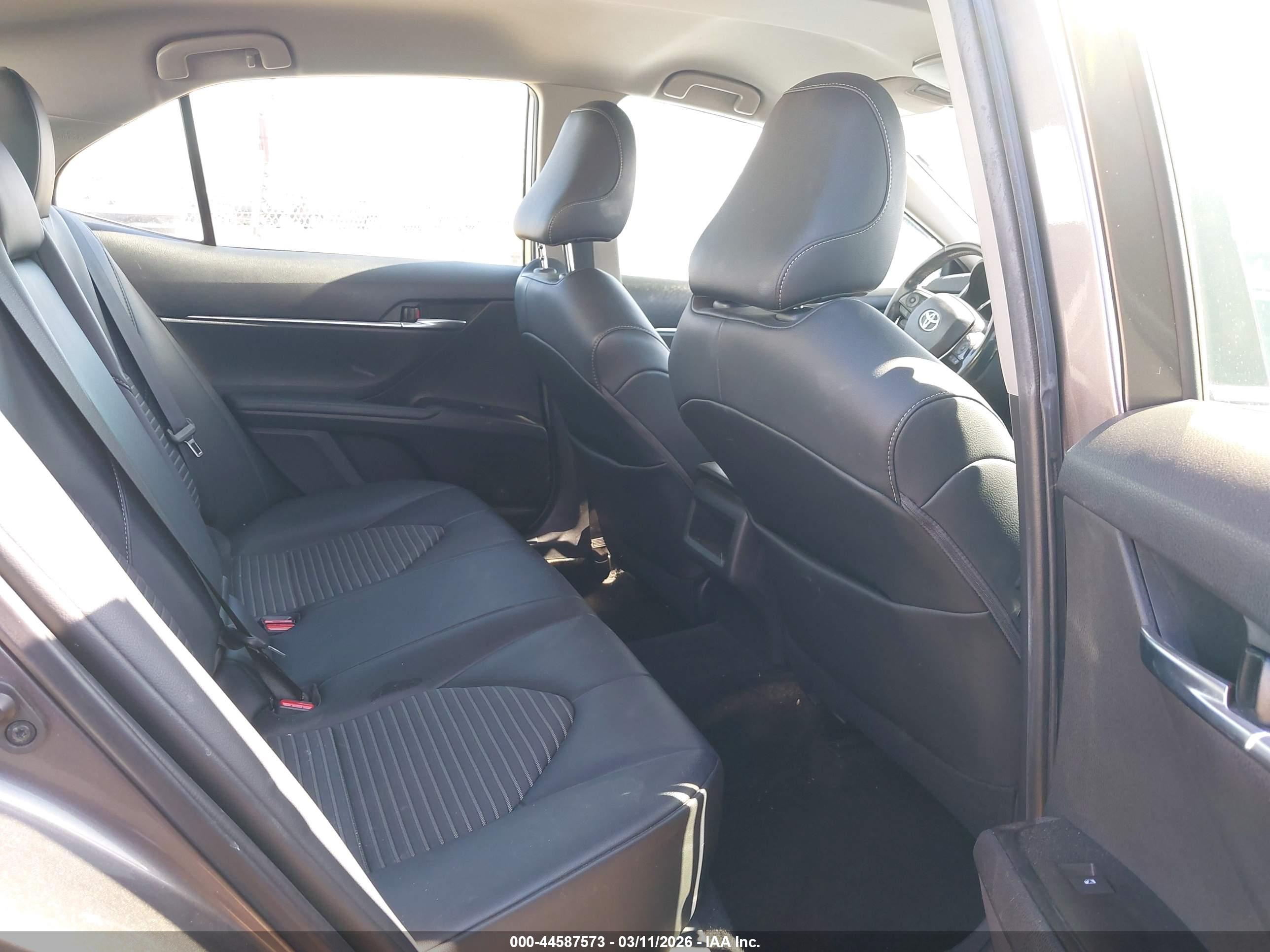 TOYOTA CAMRY image 8