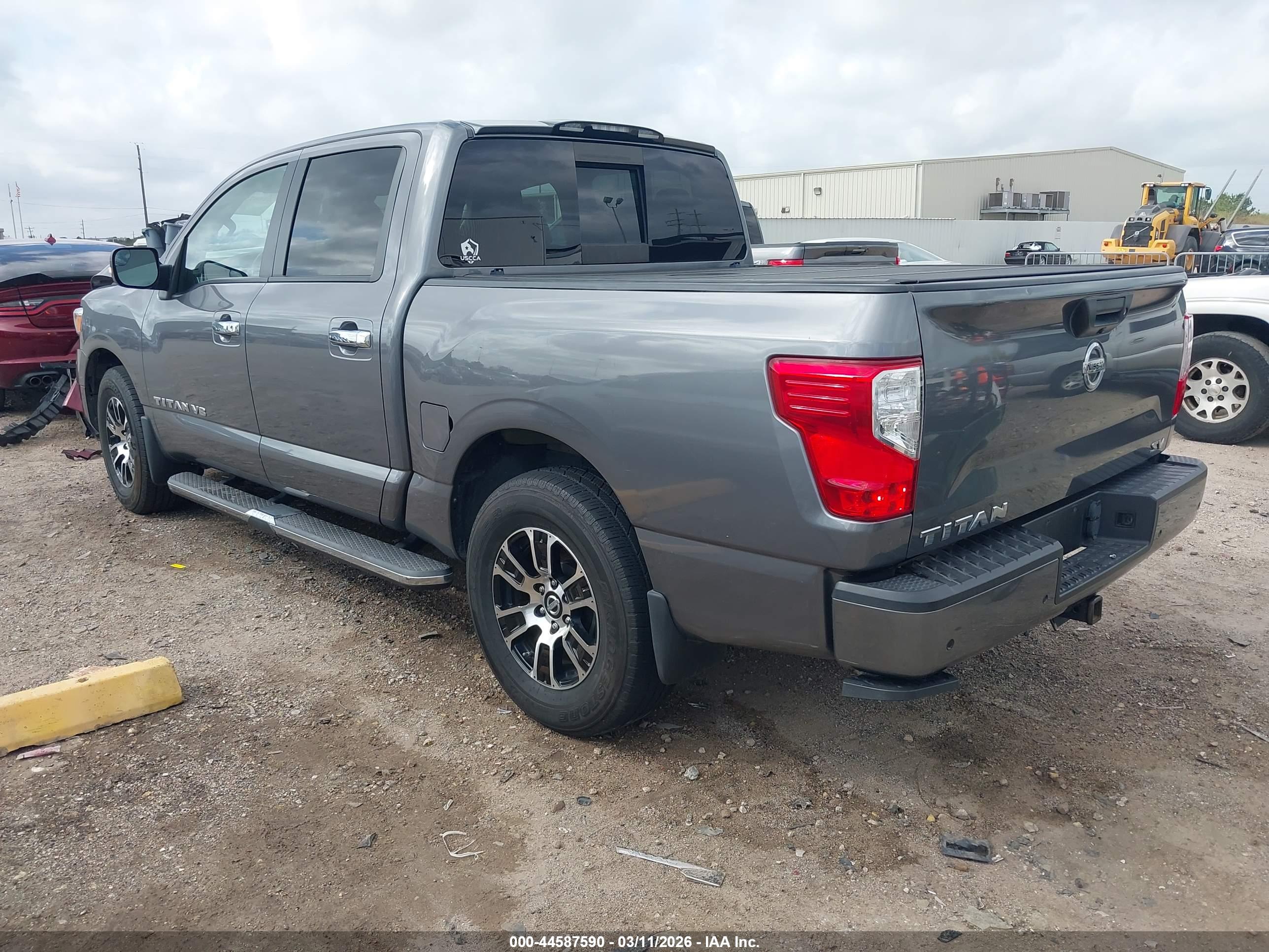 NISSAN TITAN image 3