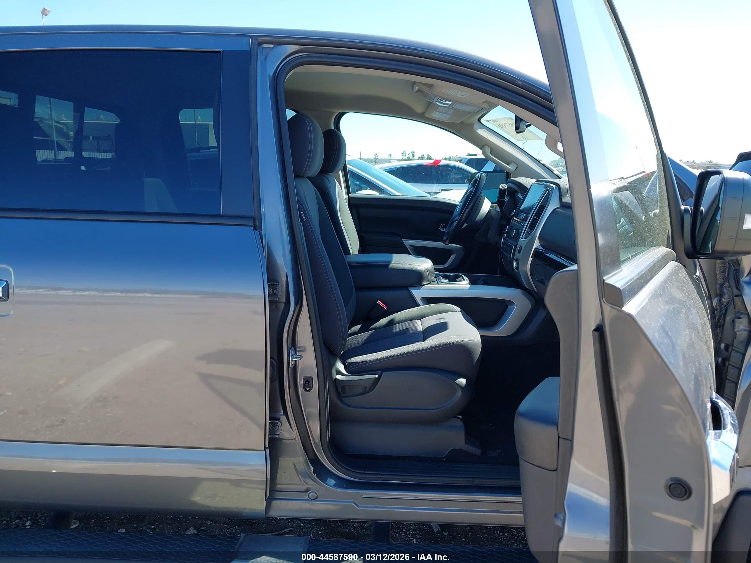 NISSAN TITAN image 5