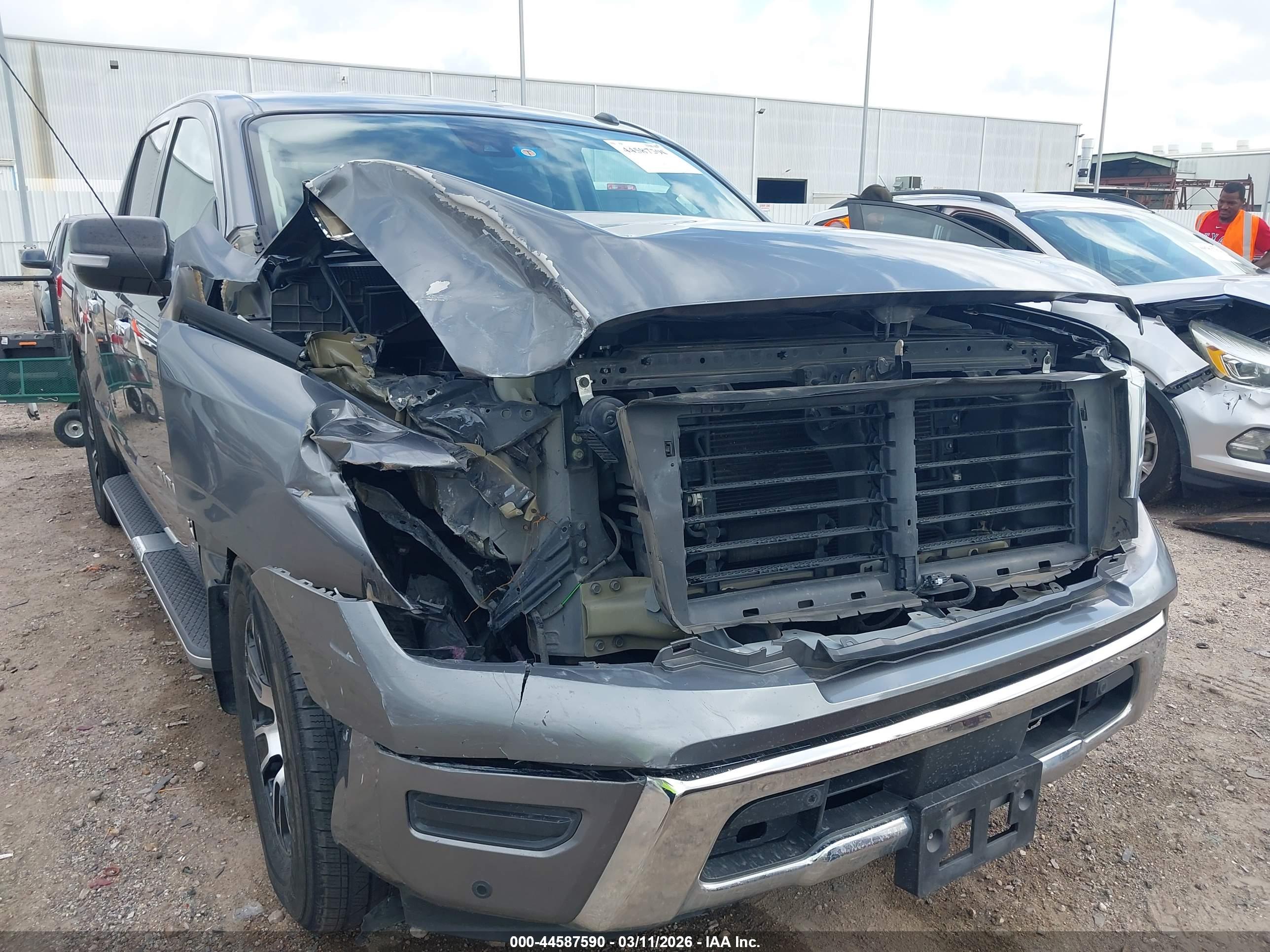 NISSAN TITAN image 6