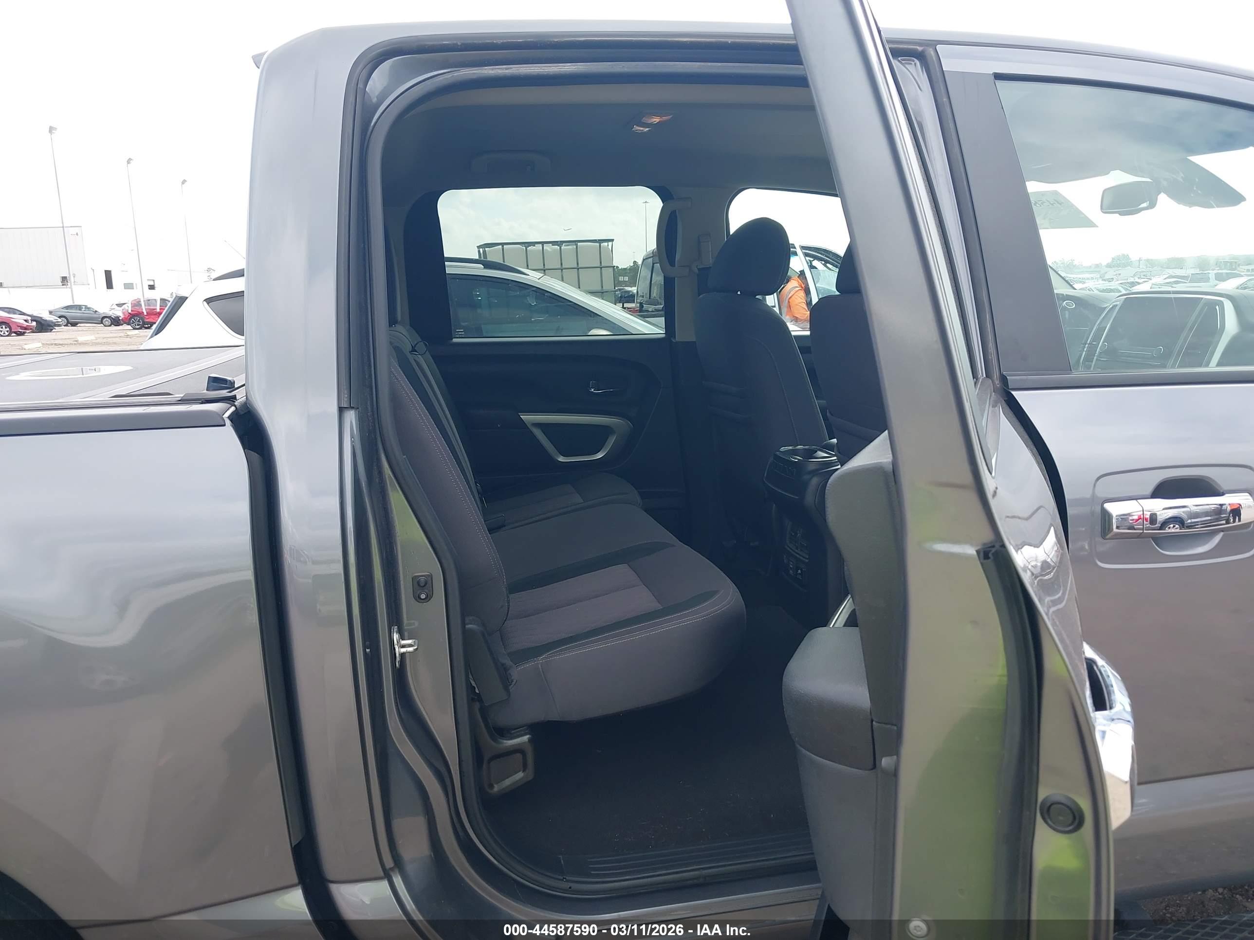 NISSAN TITAN image 8