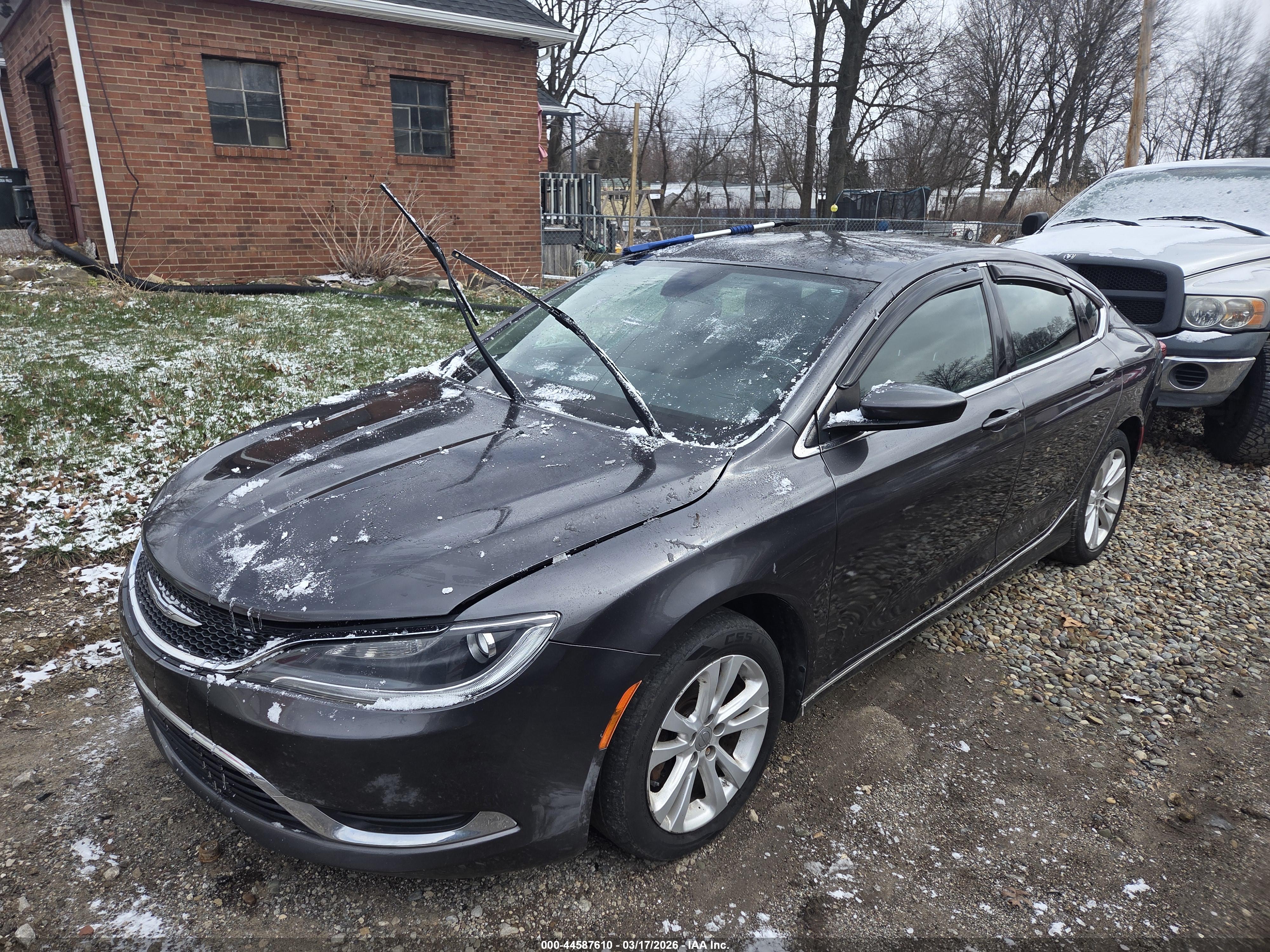 CHRYSLER 200 image 2