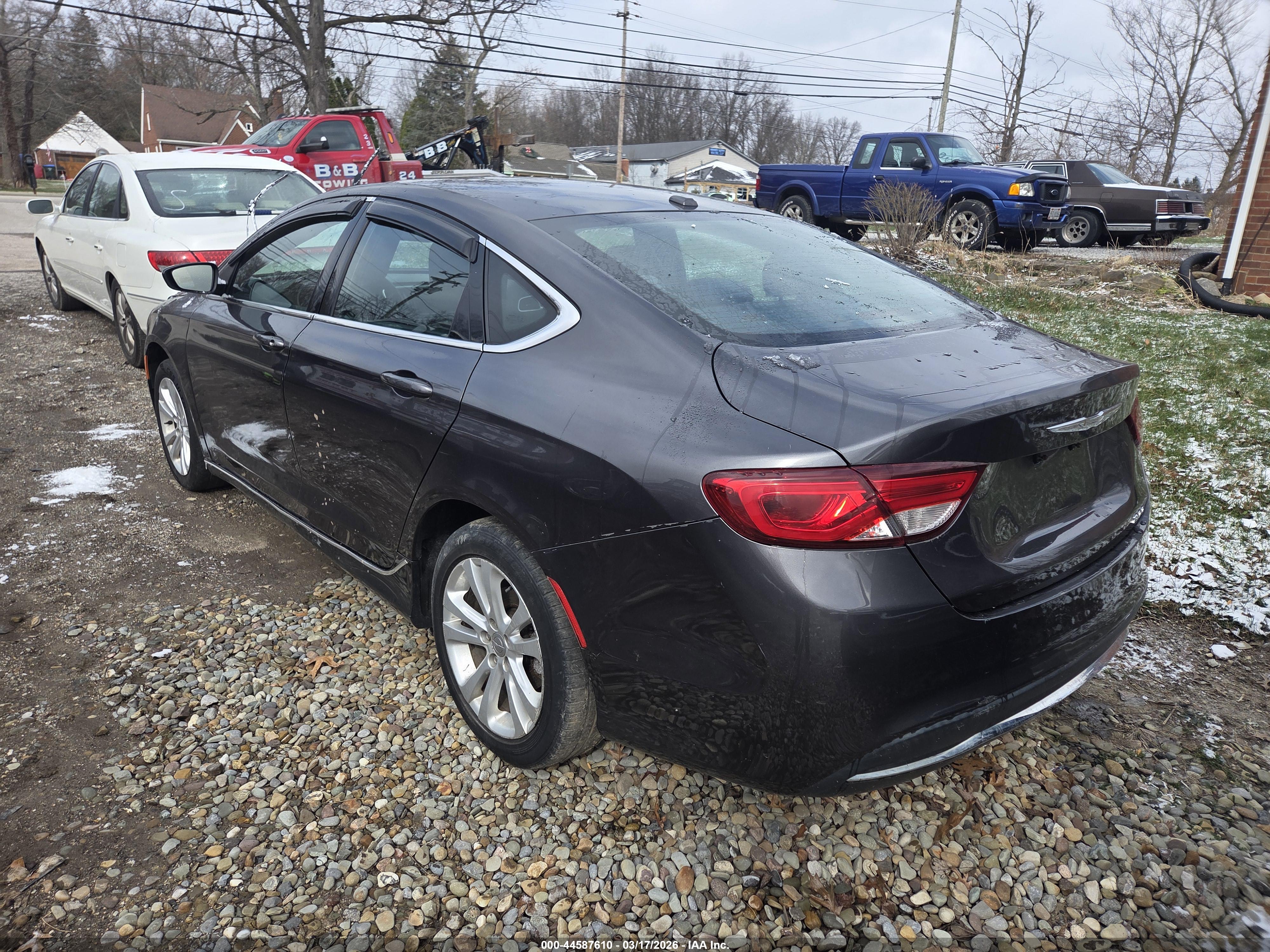 CHRYSLER 200 image 3